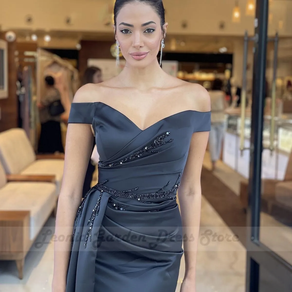 Abiti da sera con spalle scoperte nere Donna elegante 2022 Abito da ballo con spacco laterale a sirena con scollo a V lunghezza