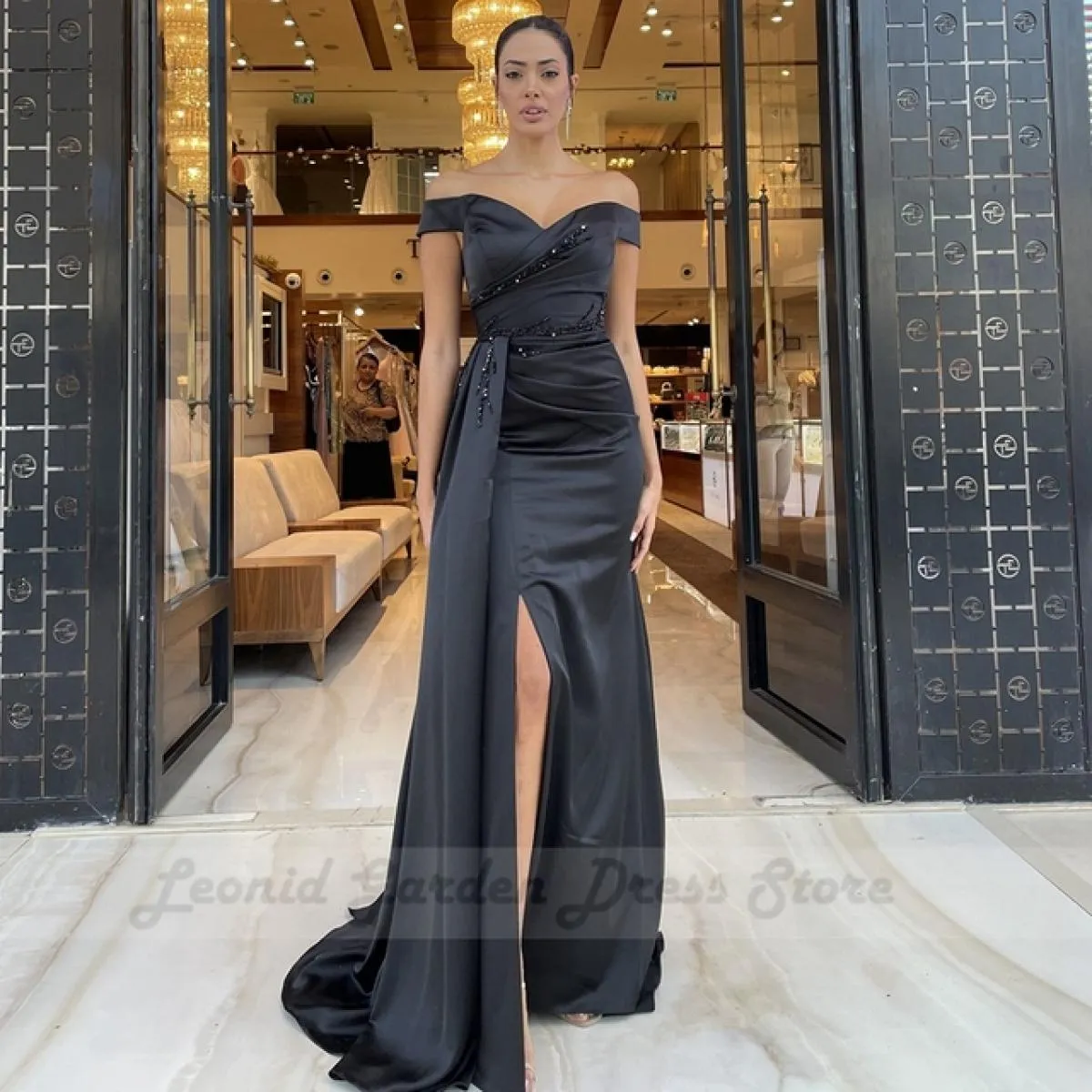 Abiti da sera con spalle scoperte nere Donna elegante 2022 Abito da ballo con spacco laterale a sirena con scollo a V lunghezza