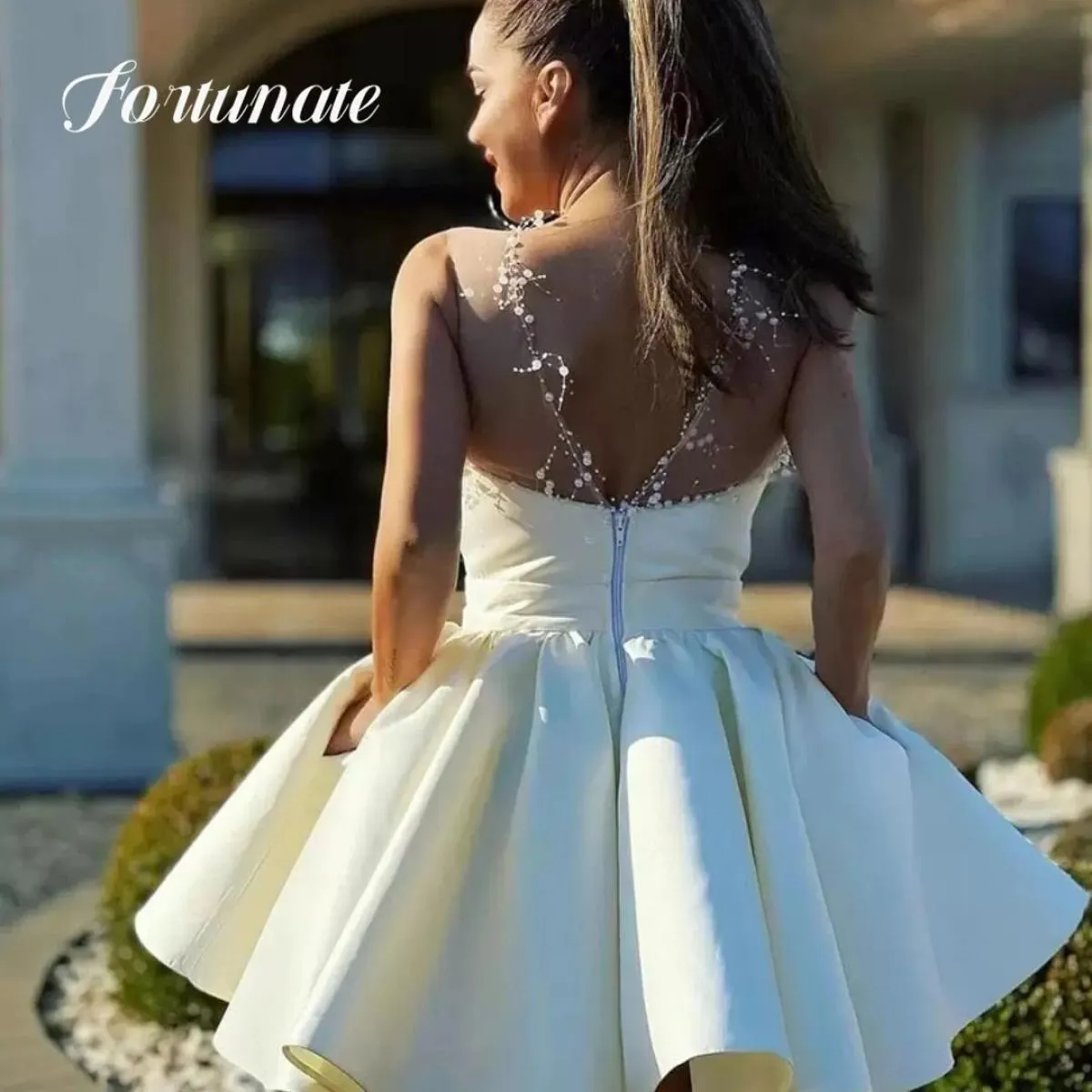 Abiti Quinceanera corti avorio Scollo profondo senza maniche Abito formale Sopra il ginocchio Cocktail Party Serata per donna Dr