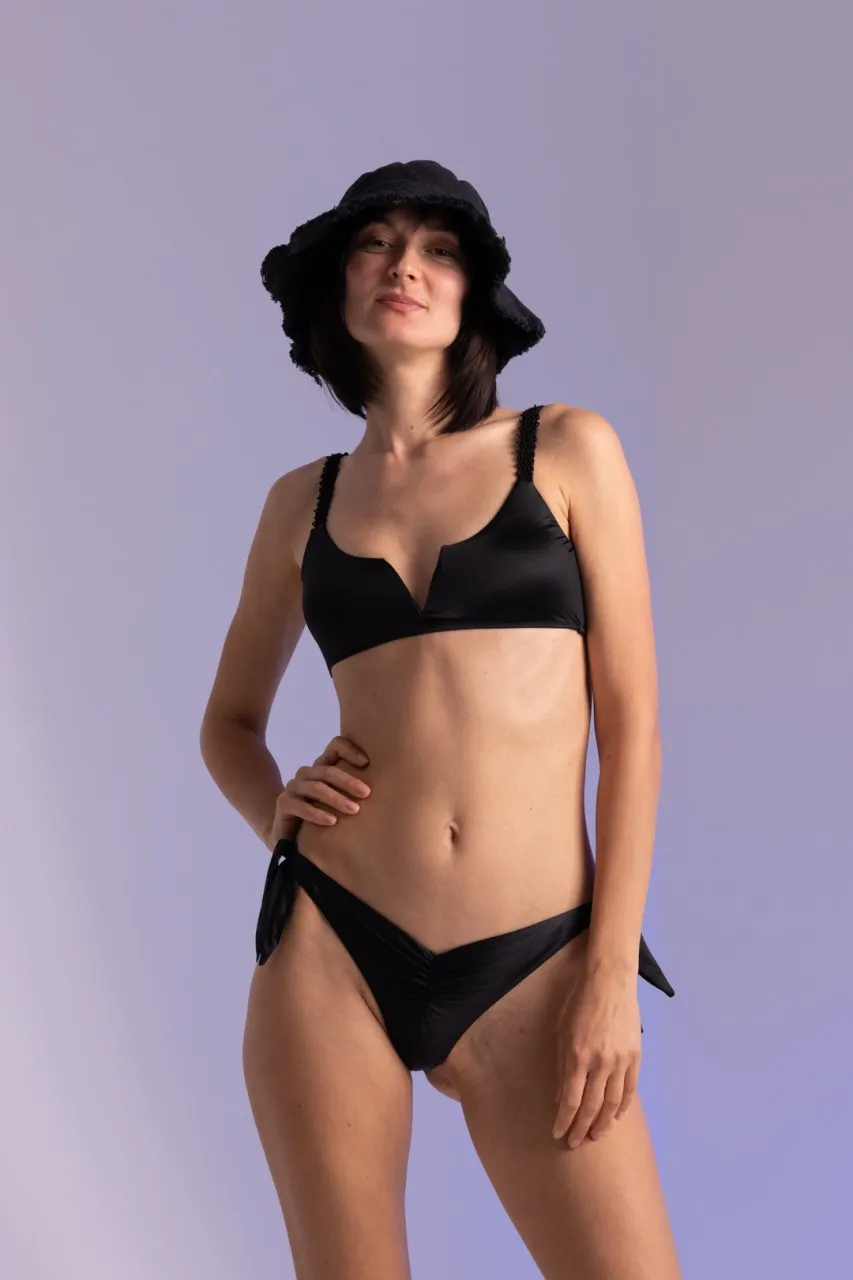 Bikini in lycra lucida con perline Nero