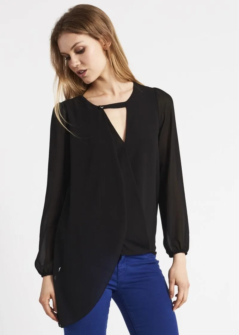Blusa con costruzione asimmetrica