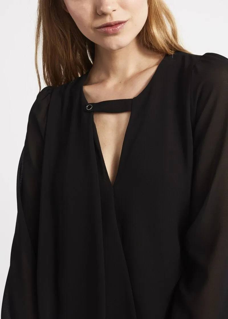Blusa con costruzione asimmetrica