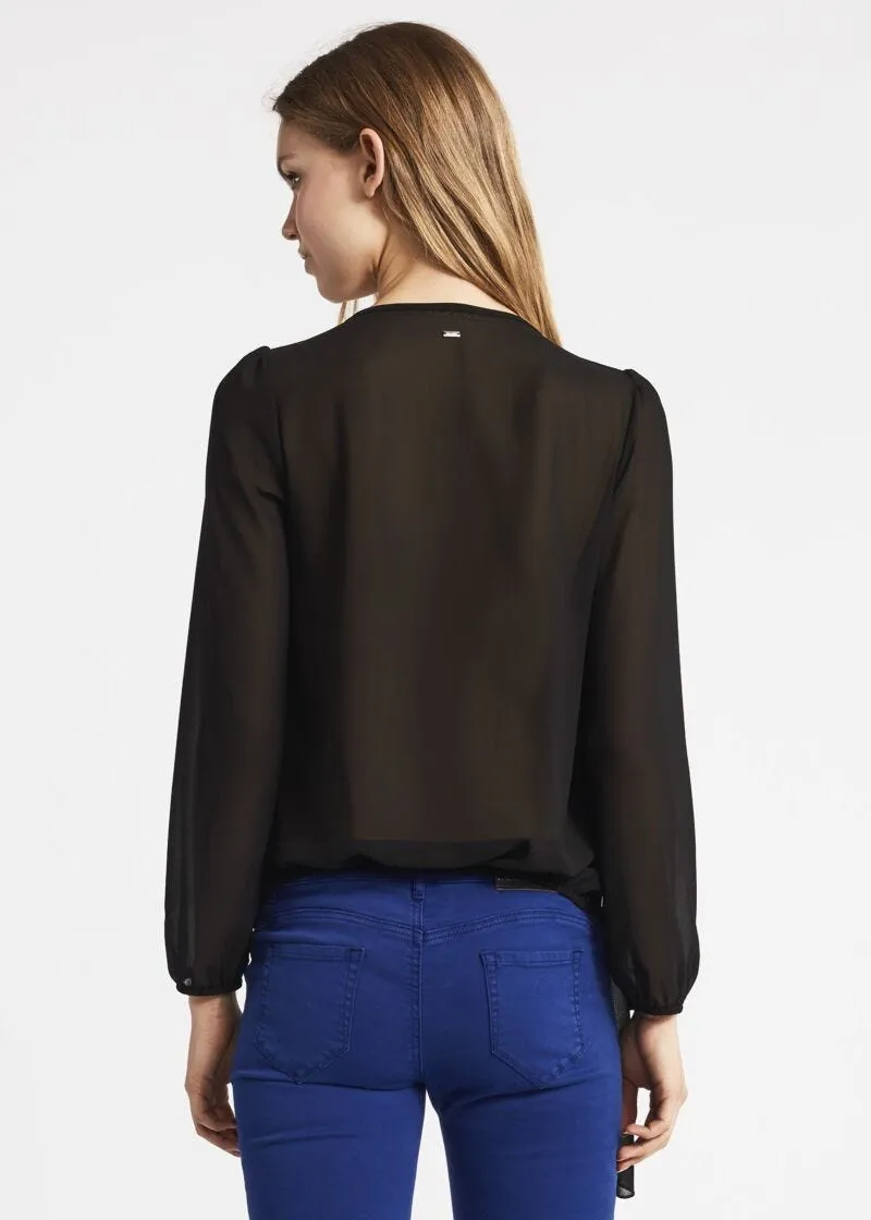 Blusa con costruzione asimmetrica