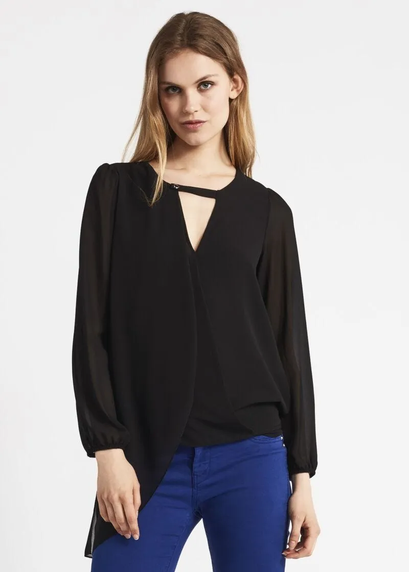 Blusa con costruzione asimmetrica