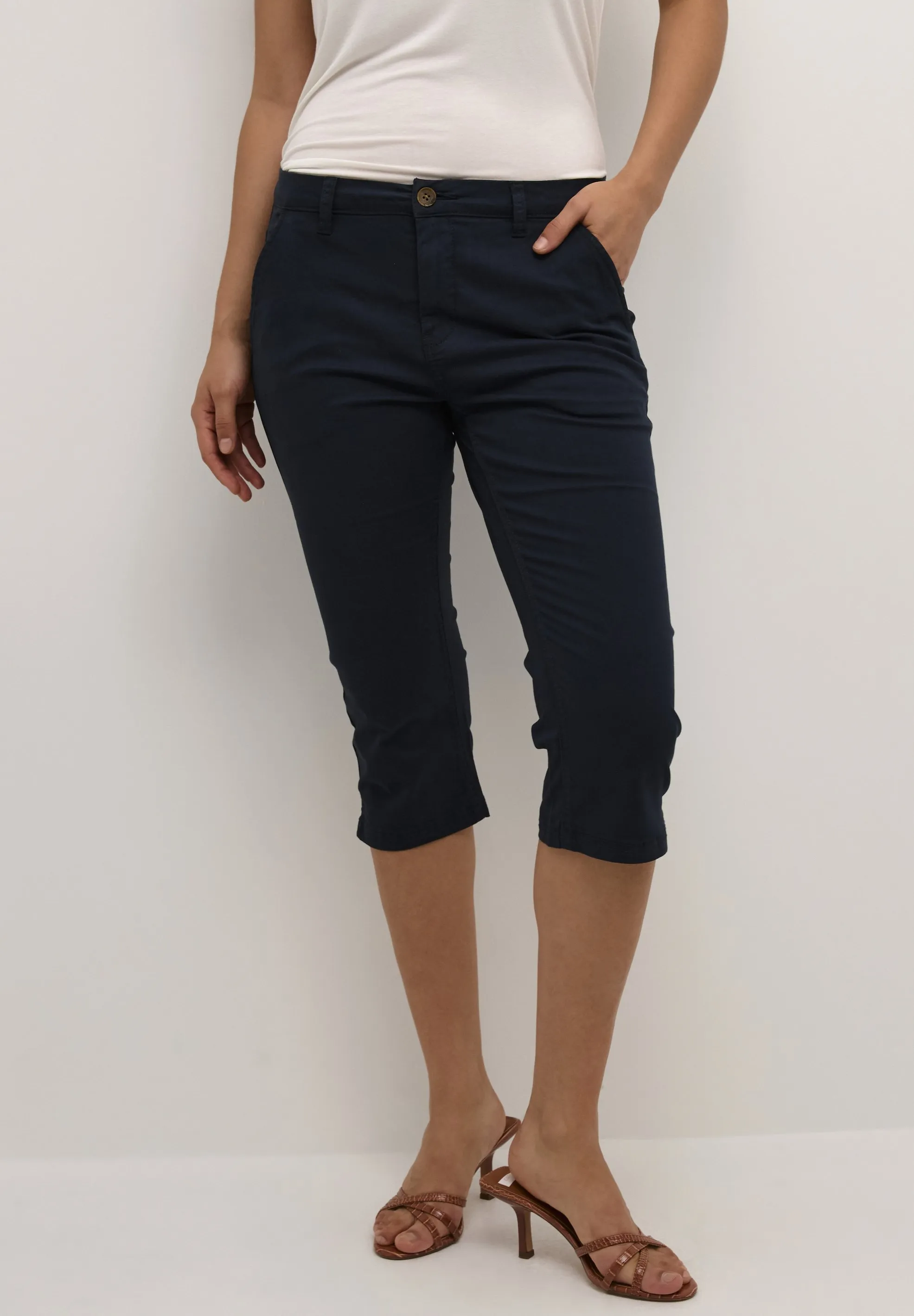 BRITA CAPRI - Shorts