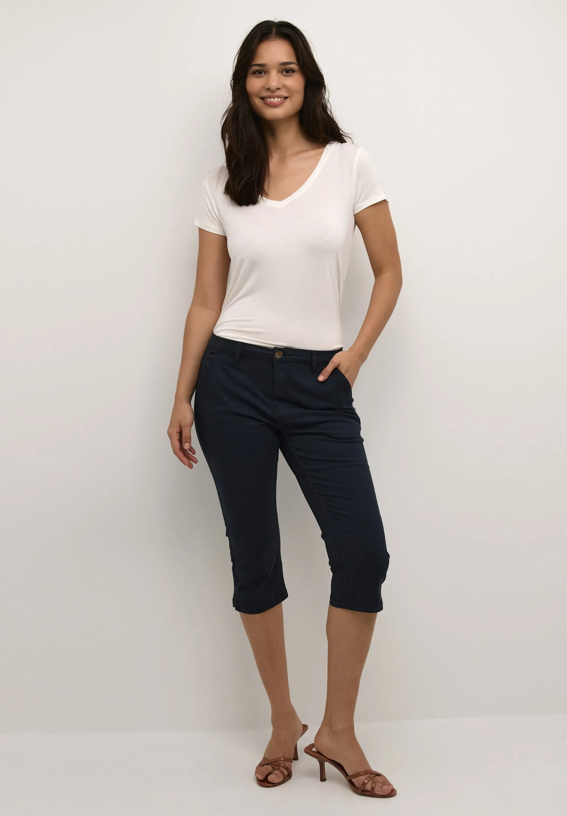 BRITA CAPRI - Shorts