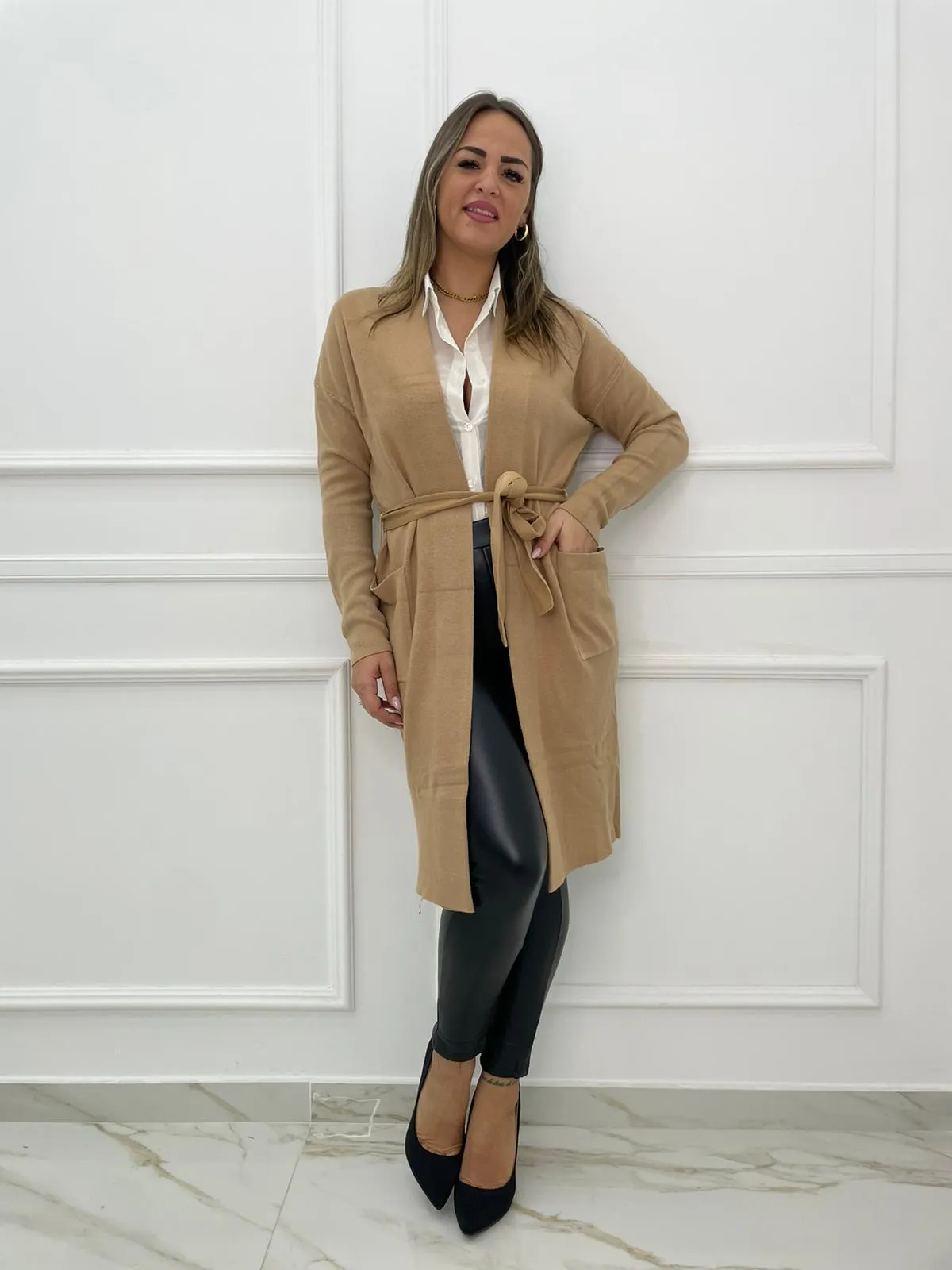 Cardigan lungo con cintura in vita