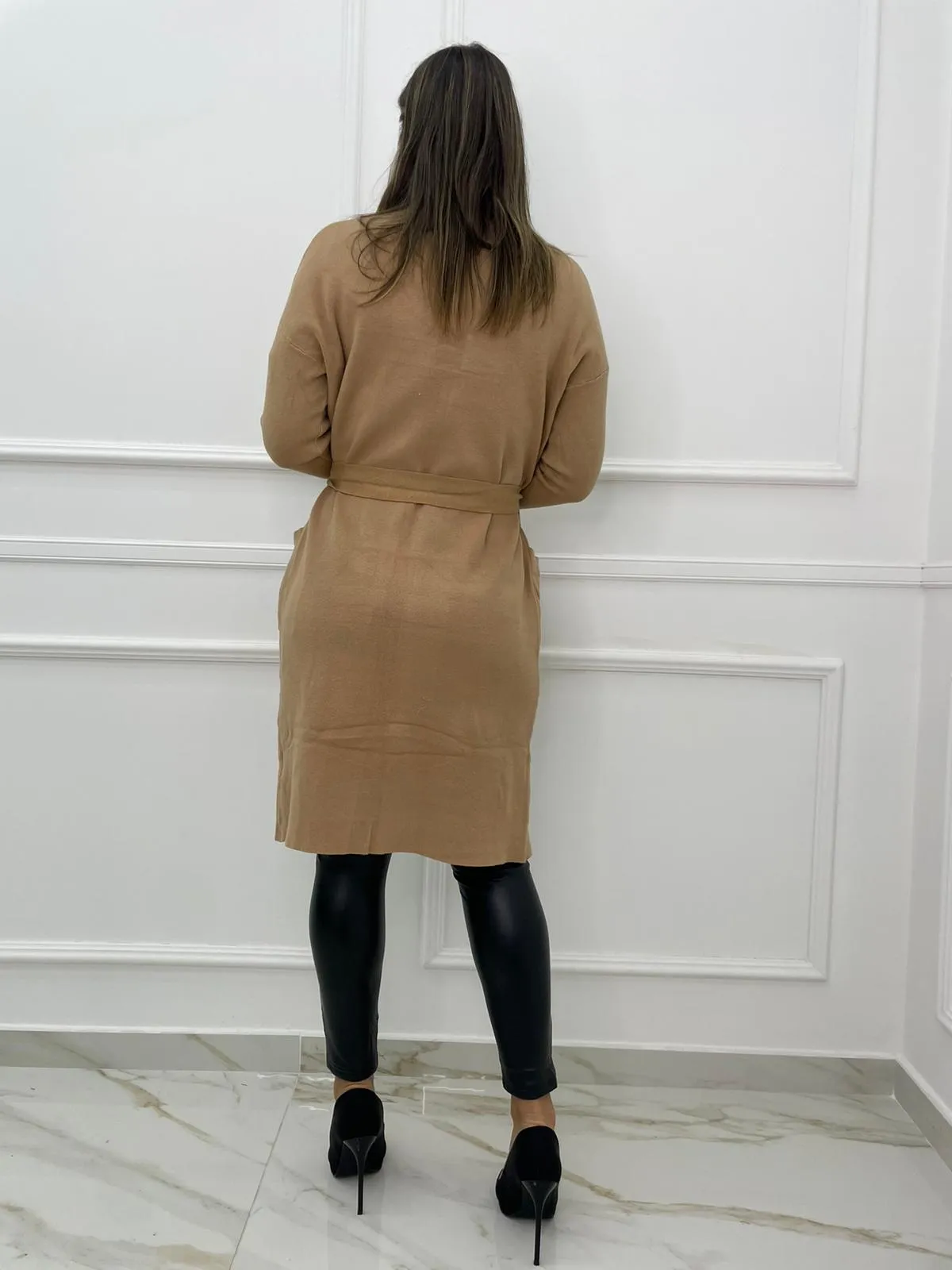 Cardigan lungo con cintura in vita