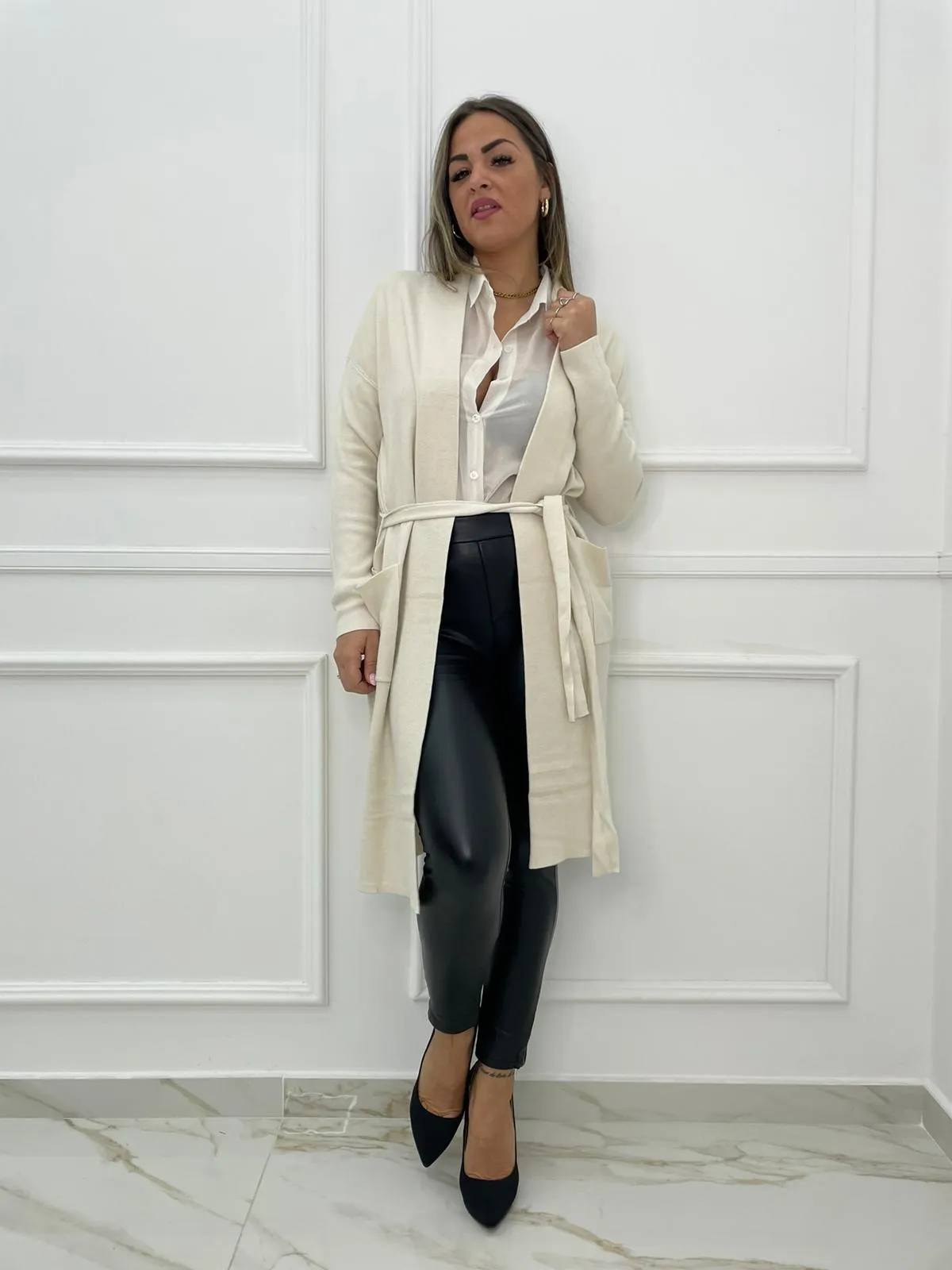 Cardigan lungo con cintura in vita