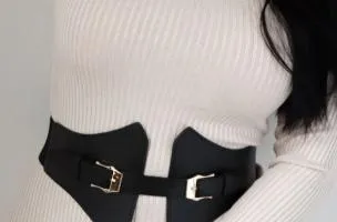 Cintura larga in pelle artificiale, nera