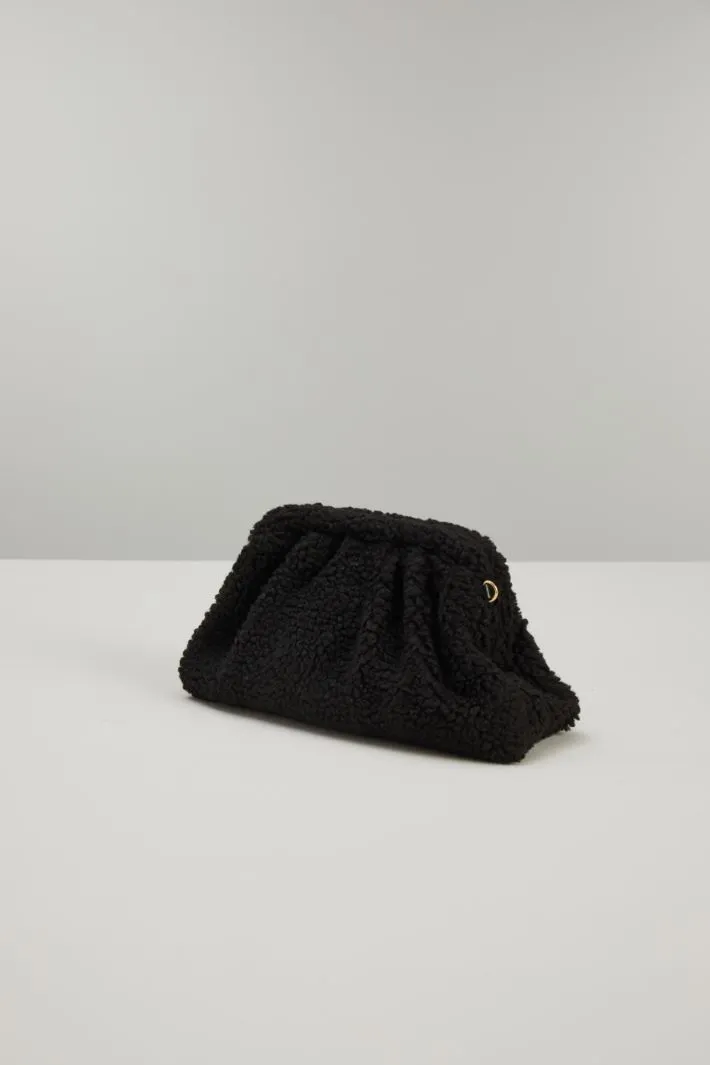 Clutch in tessuto peluche