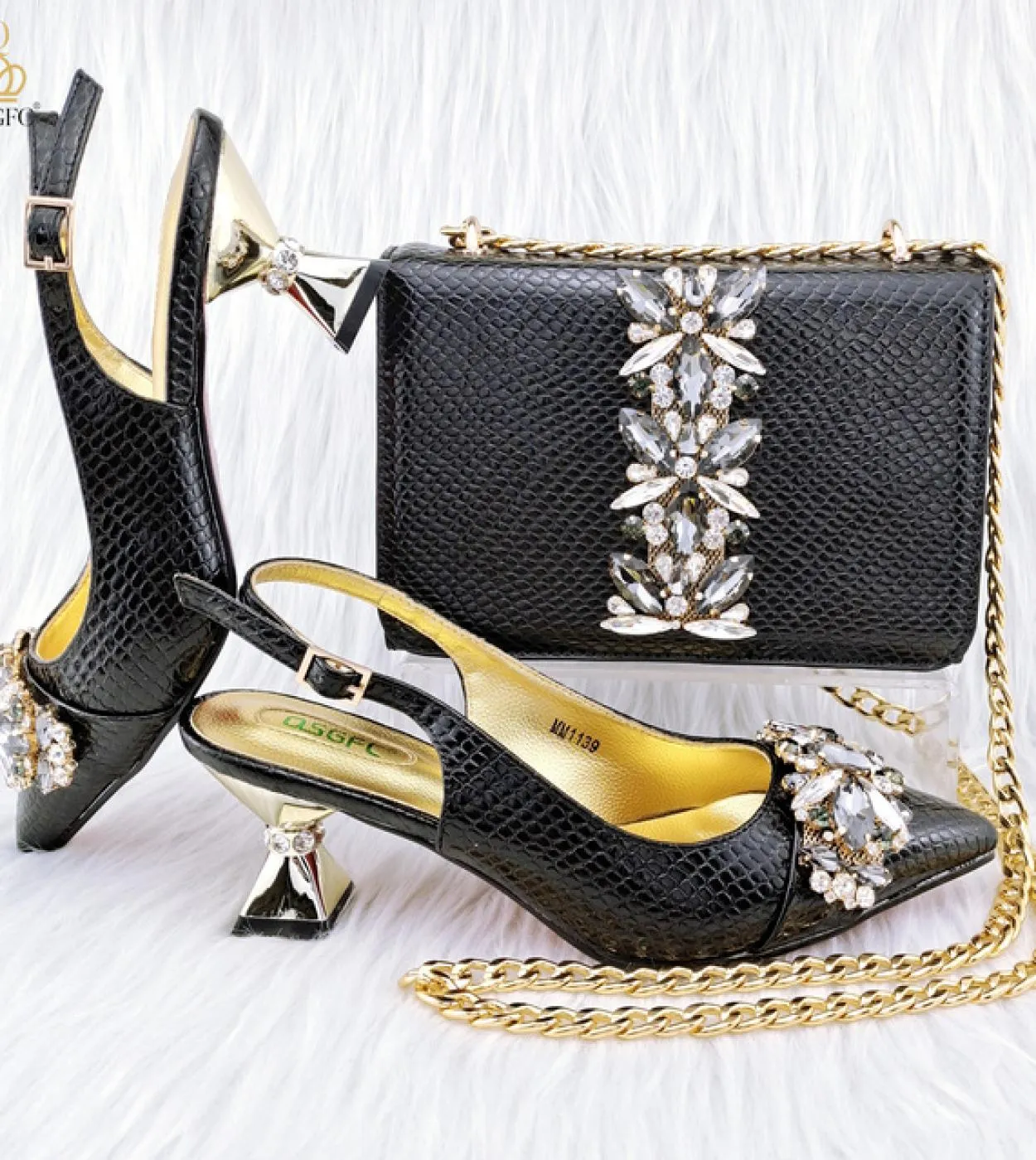 Décolleté con borsa per scarpe con decorazione a diamante 2023 Scarpe di design italiano abbinate a borsa solida