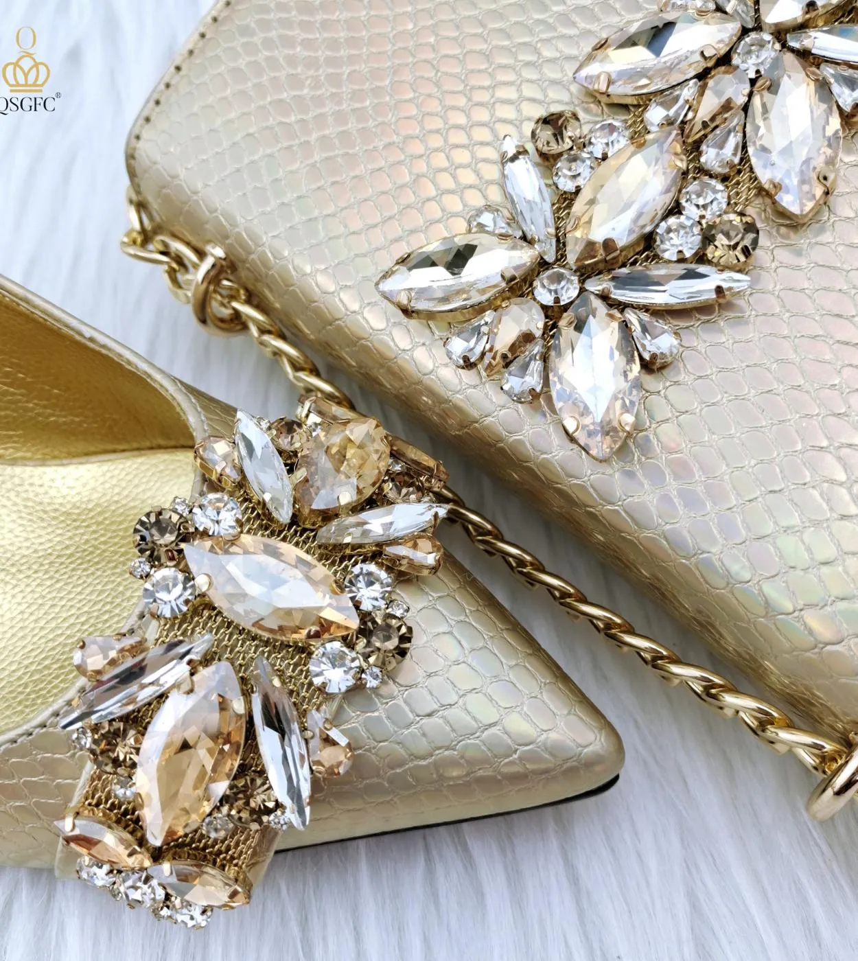 Décolleté con borsa per scarpe con decorazione a diamante 2023 Scarpe di design italiano abbinate a borsa solida