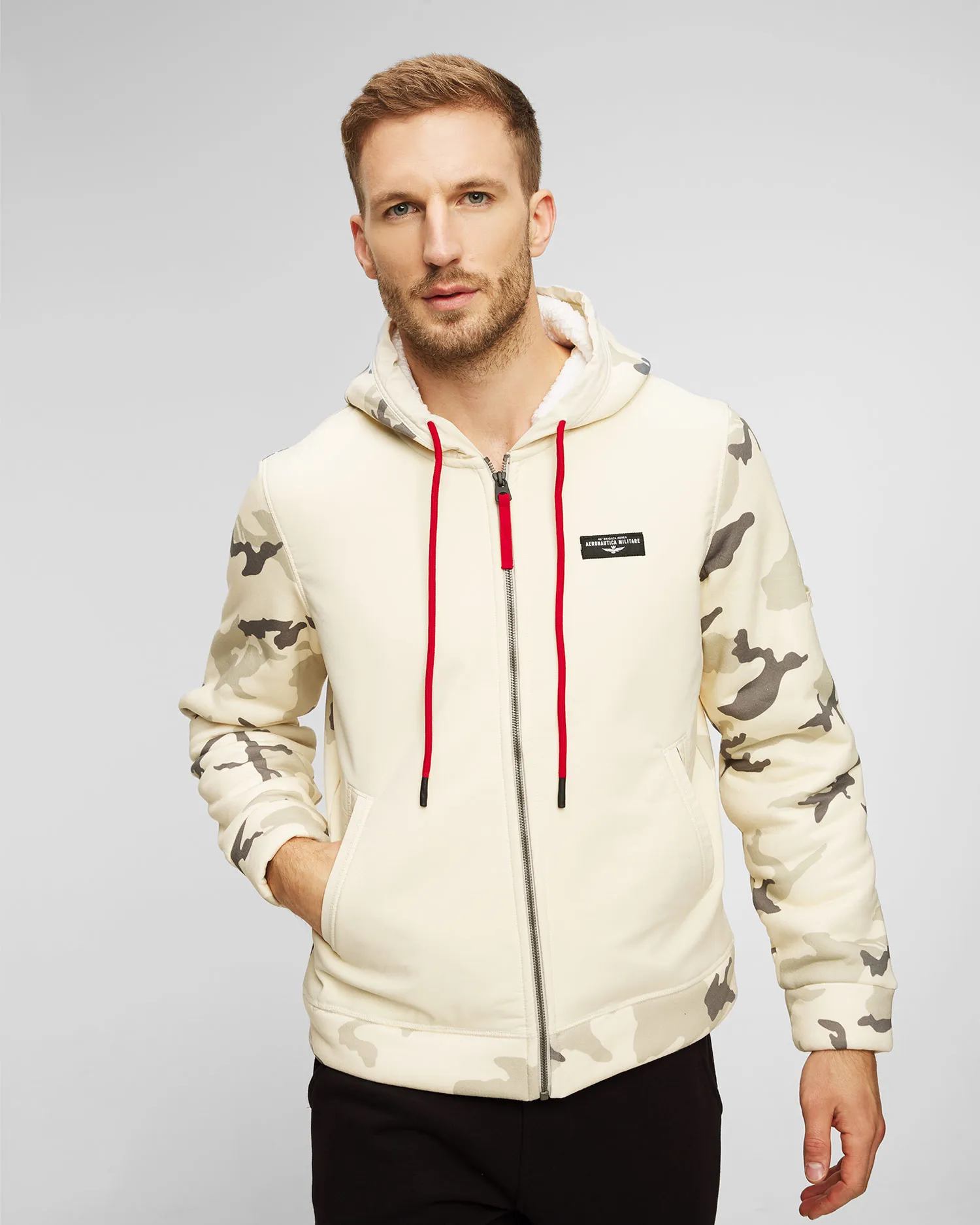 Felpa beige da uomo con cappuccio Aeronautica Militare 232af461f529-94409