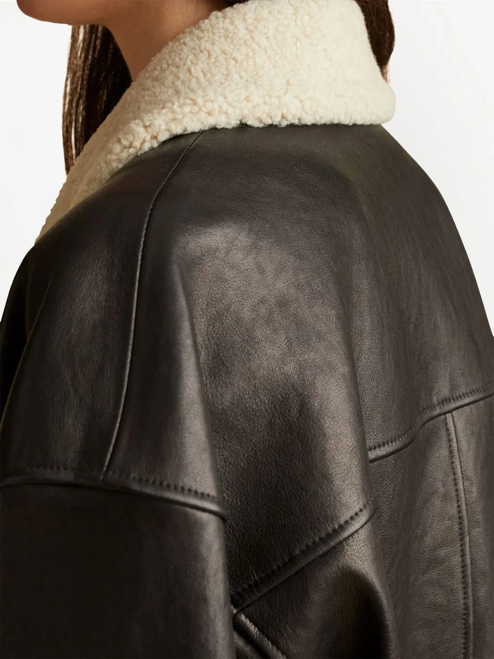 Giacca con bordo in shearling in nero - khaite- donna