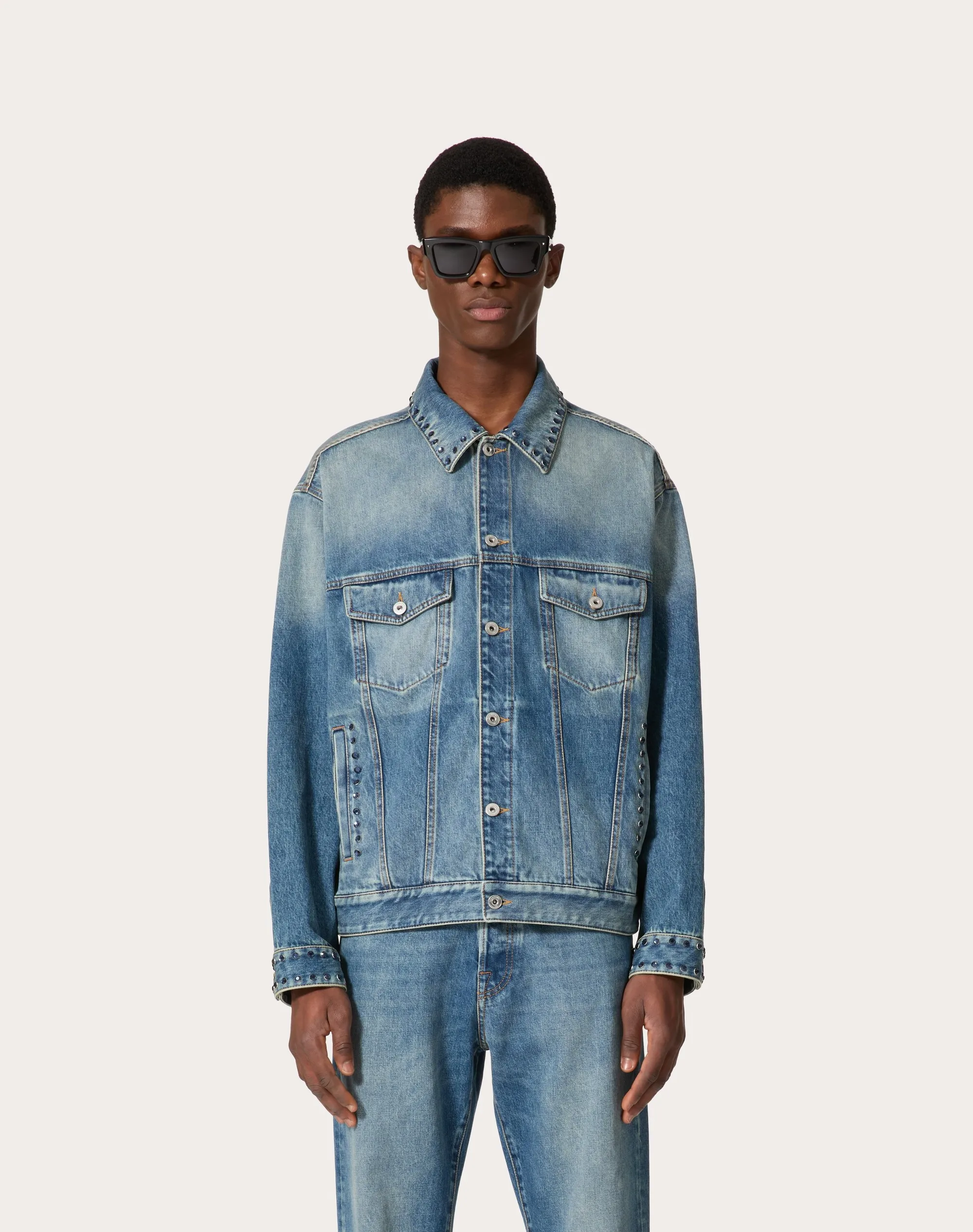 GIACCA IN DENIM CON CABOCHONS