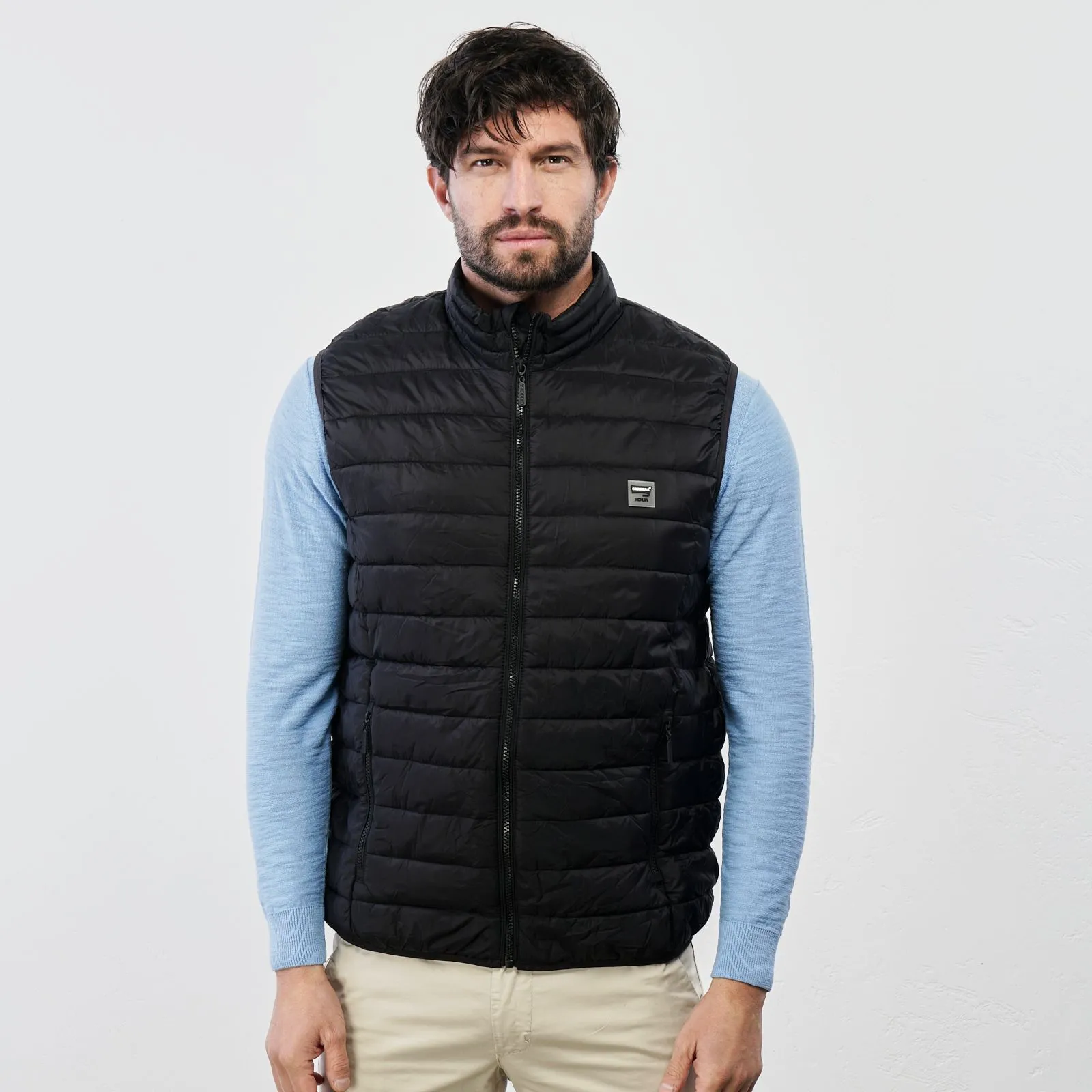 Gilet imbottito nero con tasche e zip