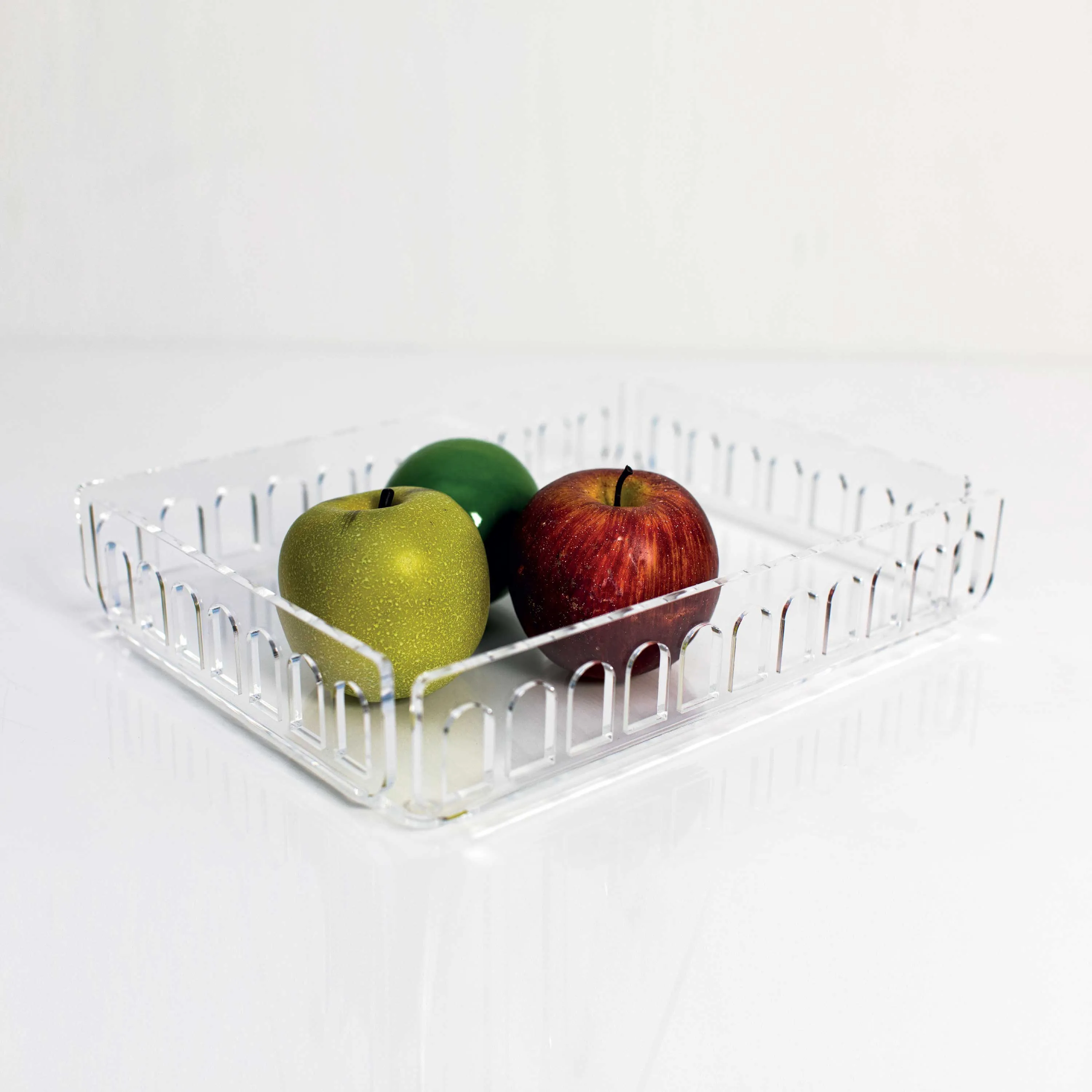 I Dettagli  Vassoio grande in plexiglass traforato dal design moderno ed elegante Verona