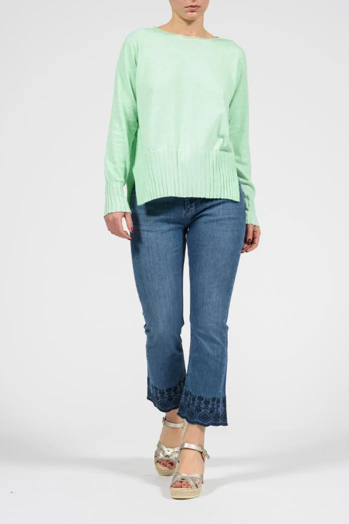 Jeans cropped flare elasticizzato con ricamo