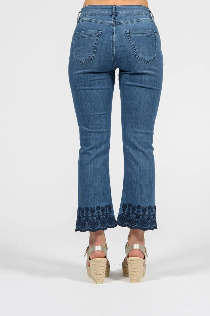 Jeans cropped flare elasticizzato con ricamo