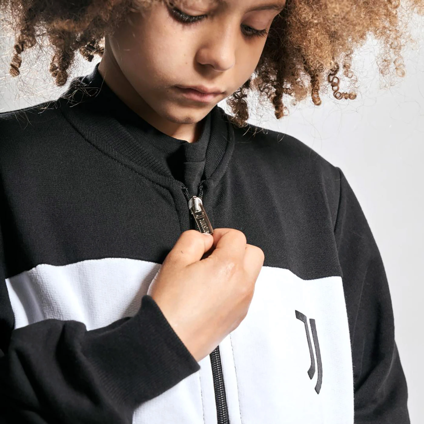 JUVENTUS TUTA RAGAZZO CORE LOGO