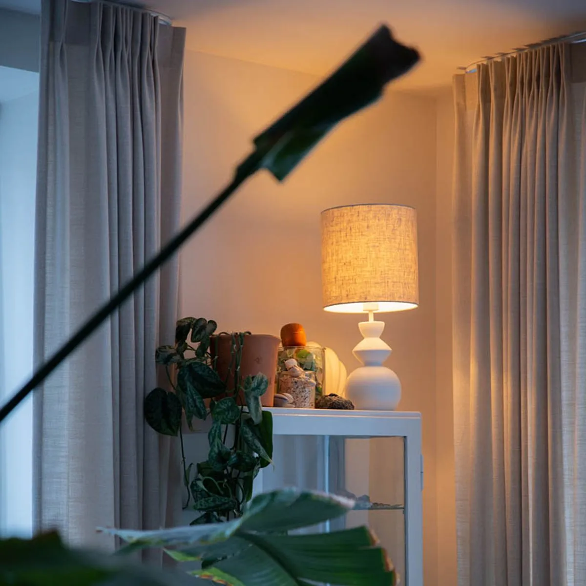 Lampada da tavolo di design con paralume in tessuto bianco grigio chiaro 25 cm - Alisia