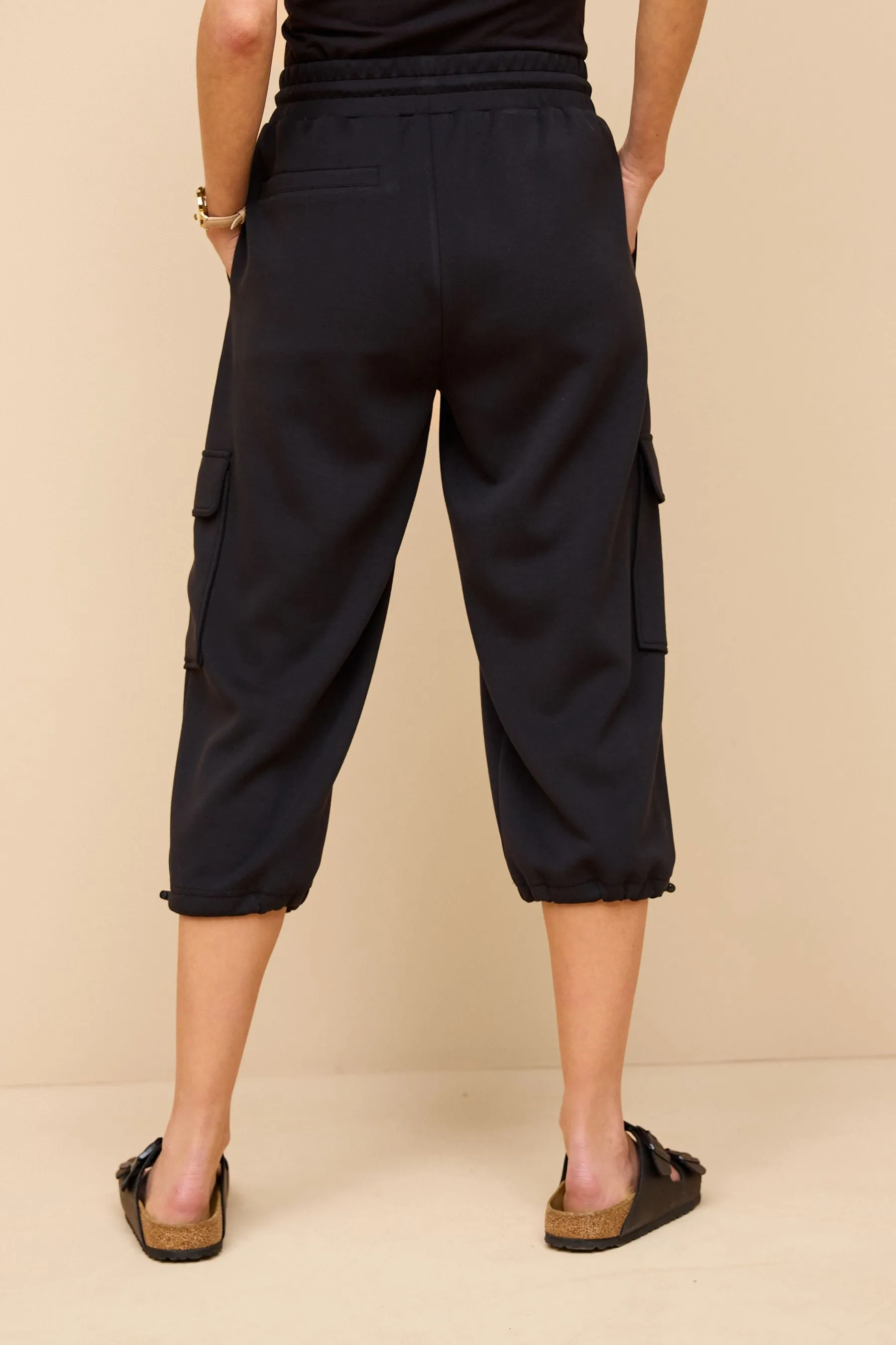 Nero  - Capri - Pantaloni cargo corto sinuoso lunghezza 3/4
