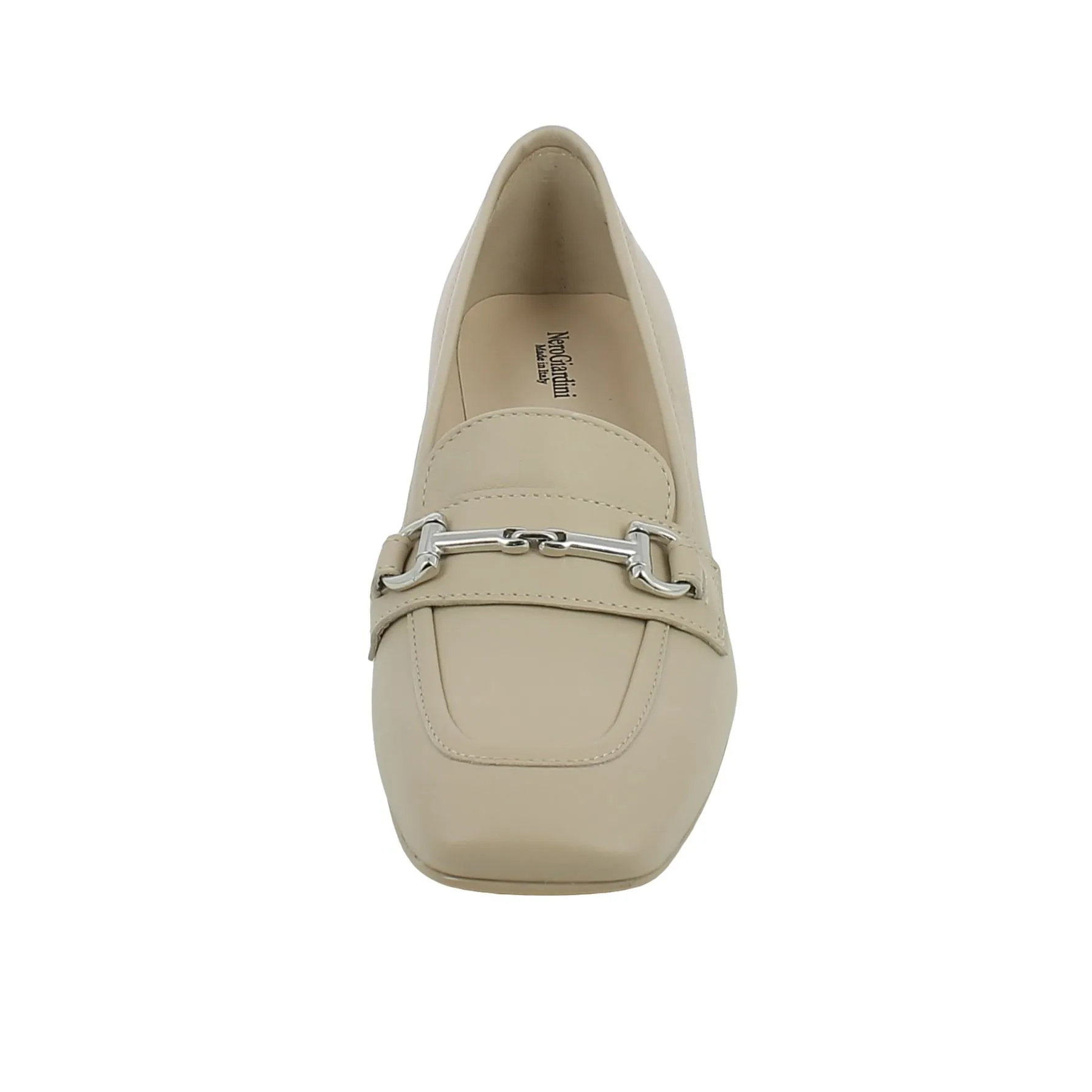 NeroGiardini  Mocassino in pelle beige con tacco medio 