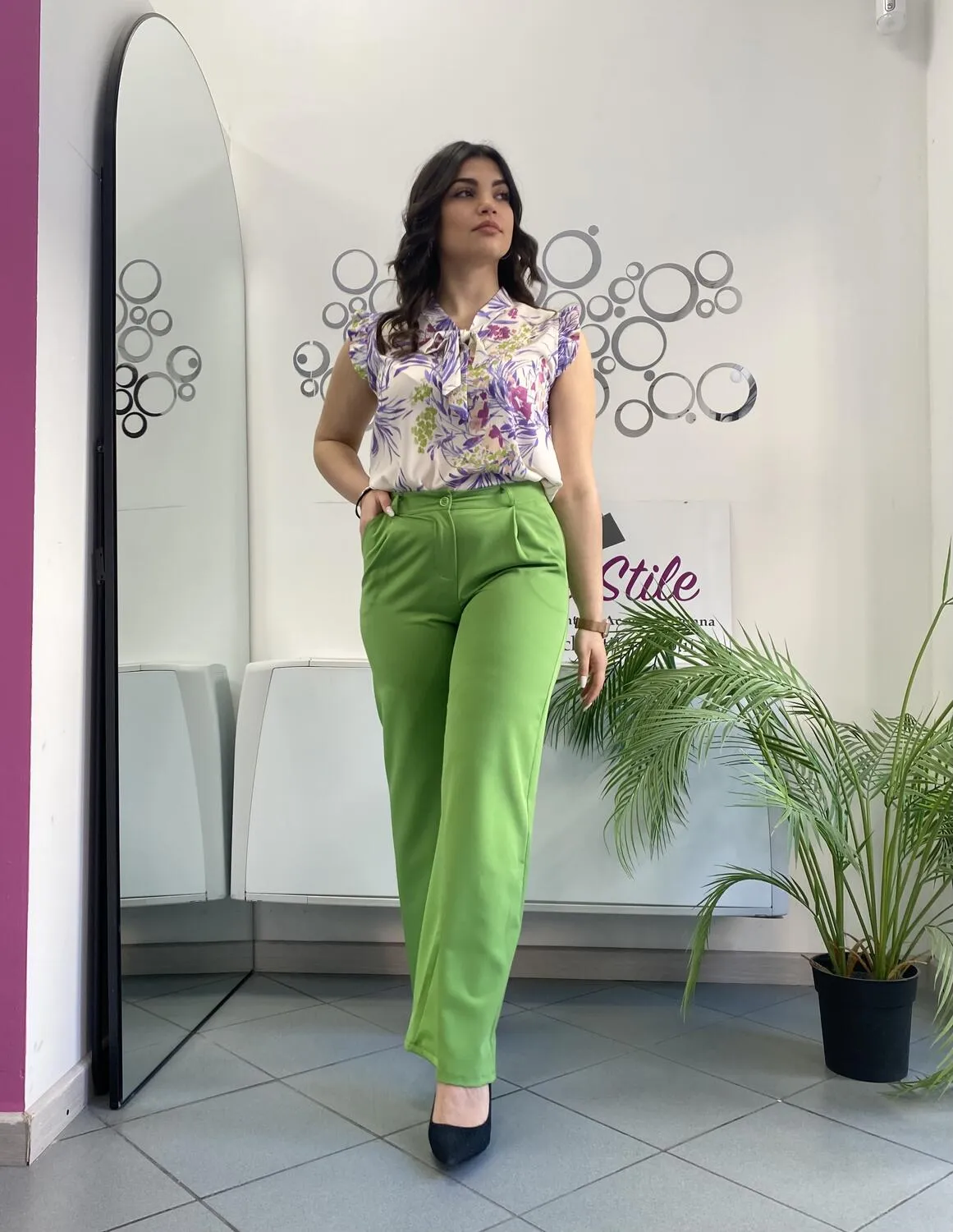 Pantalone palazzo verde con cintura