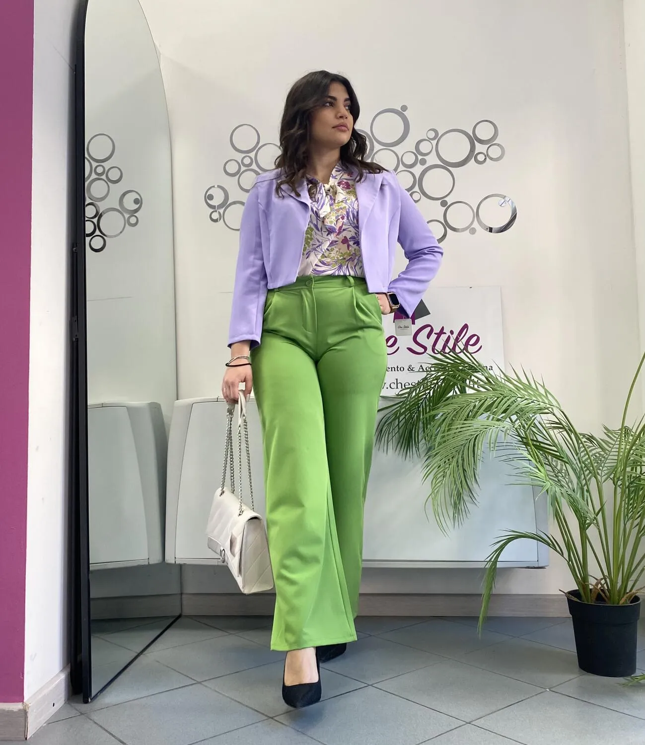 Pantalone palazzo verde con cintura
