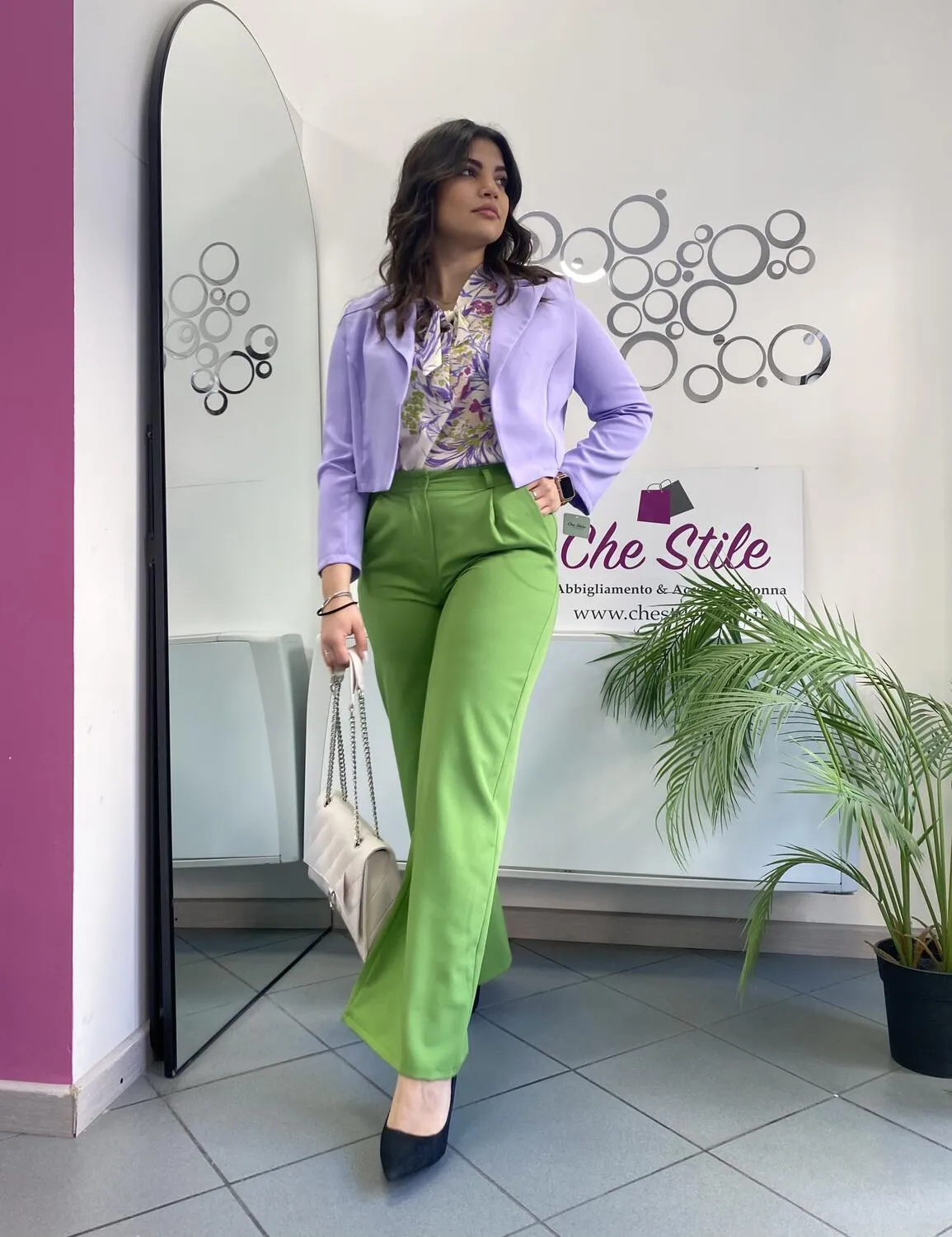 Pantalone palazzo verde con cintura