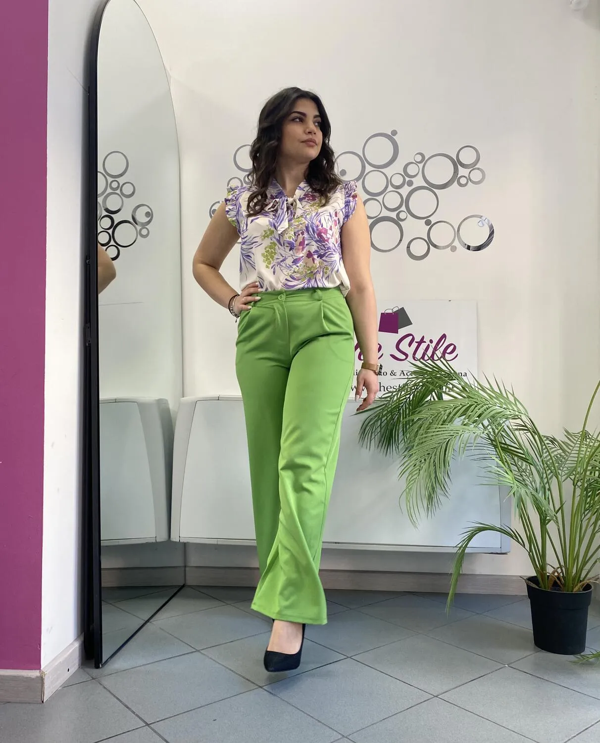 Pantalone palazzo verde con cintura