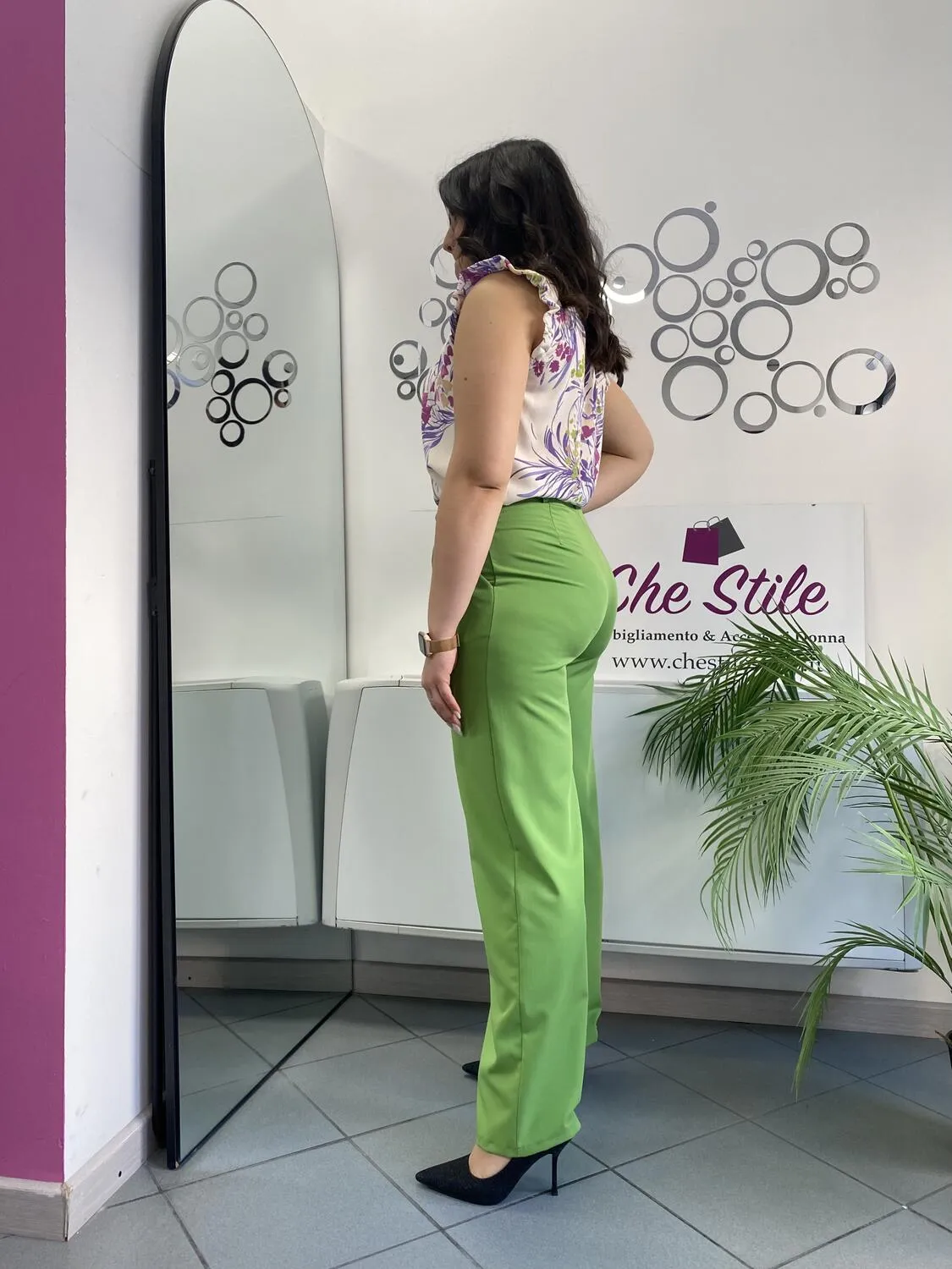Pantalone palazzo verde con cintura