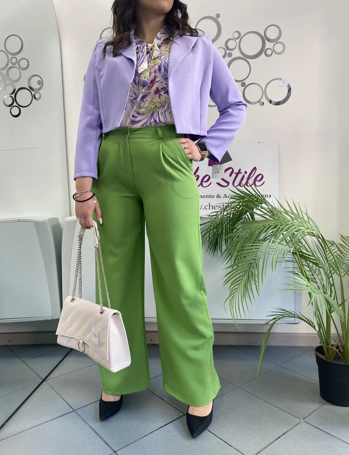 Pantalone palazzo verde con cintura