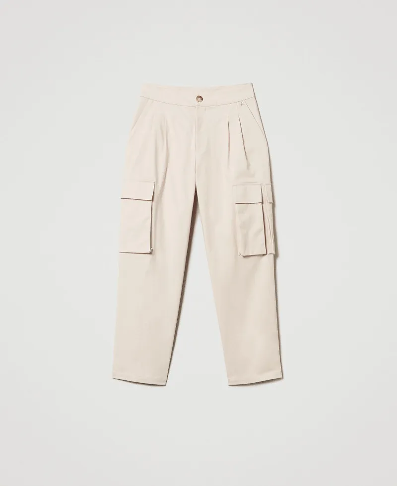 Pantaloni cargo con tasche asimmetriche