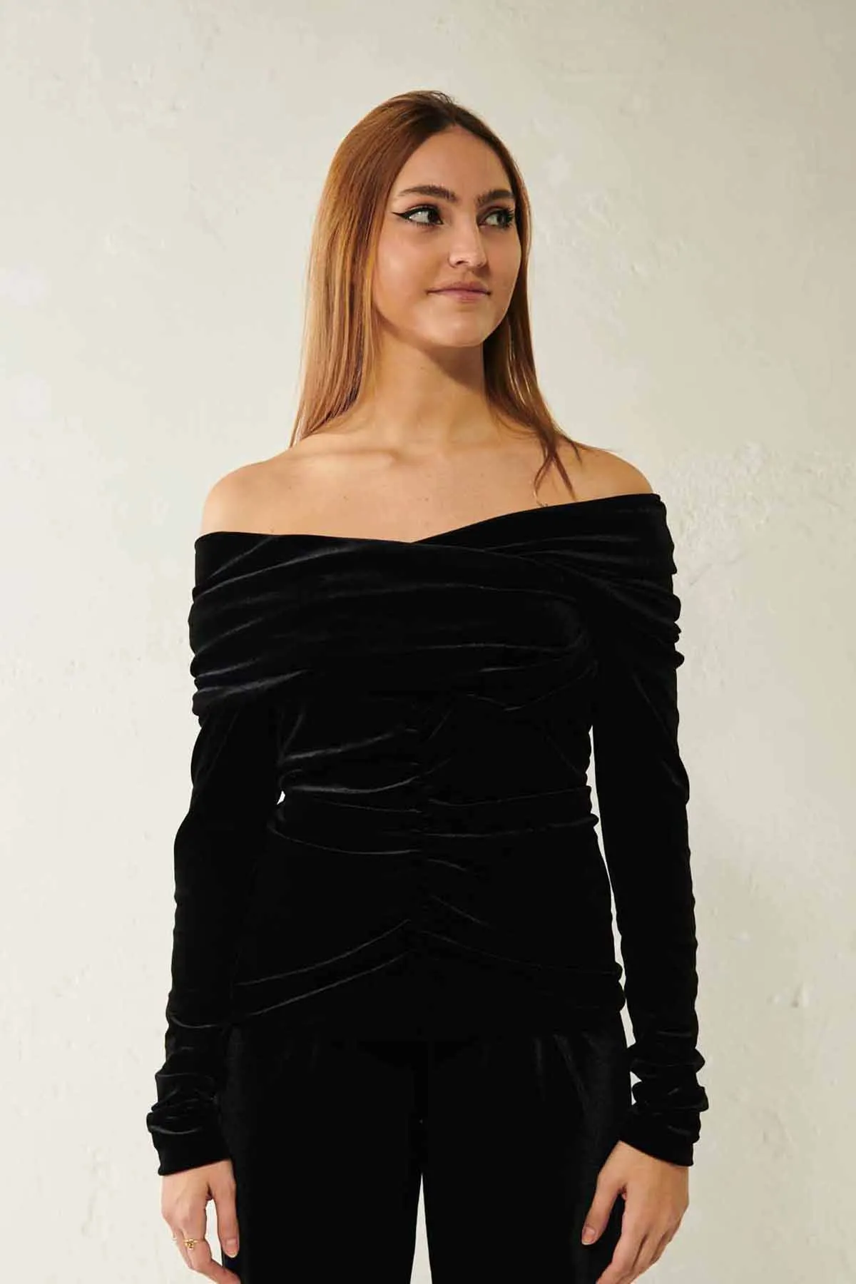 PHILOSOPHY di Lorenzo Serafini Maglia in velluto con scollo ampio