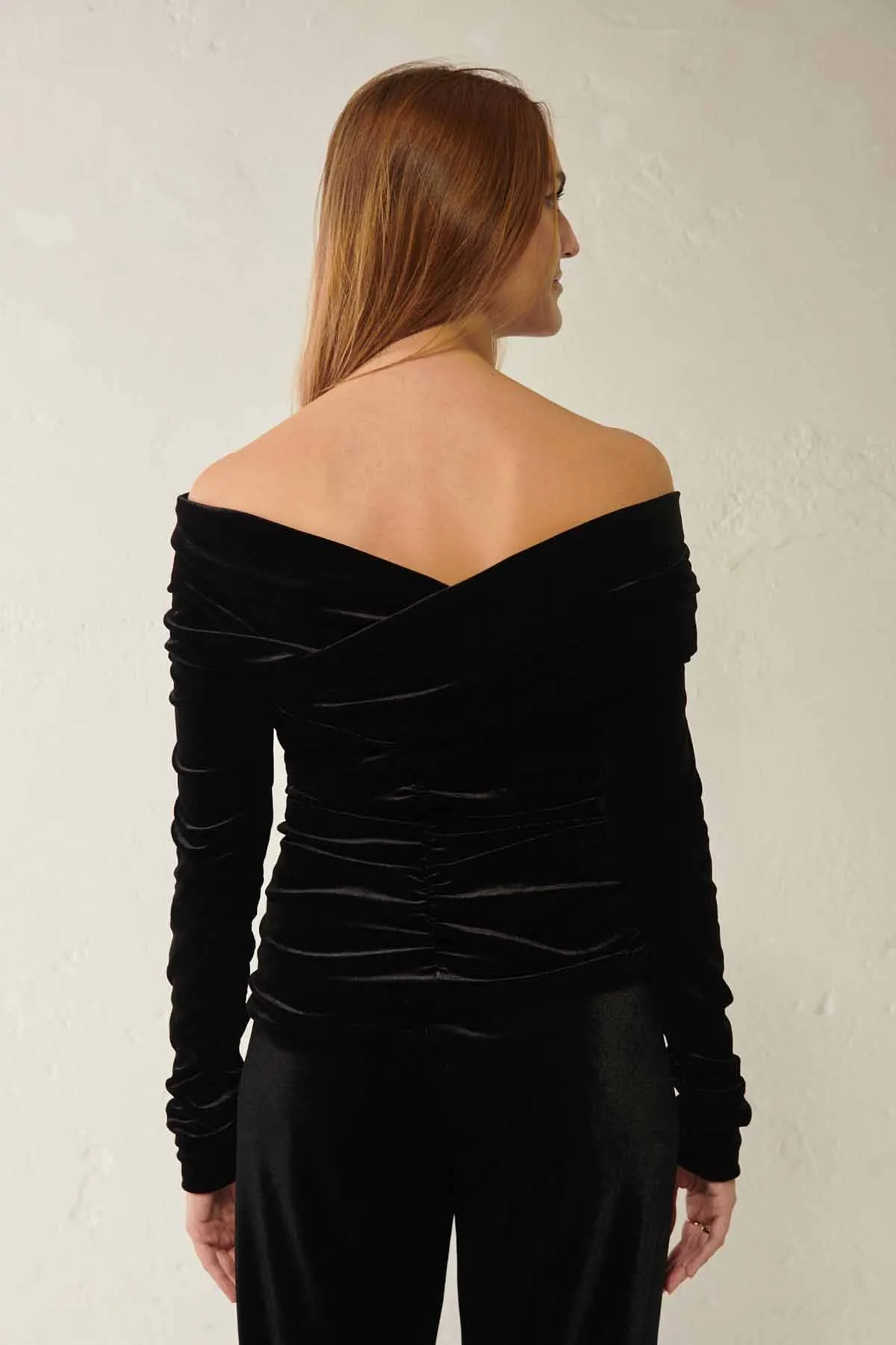 PHILOSOPHY di Lorenzo Serafini Maglia in velluto con scollo ampio