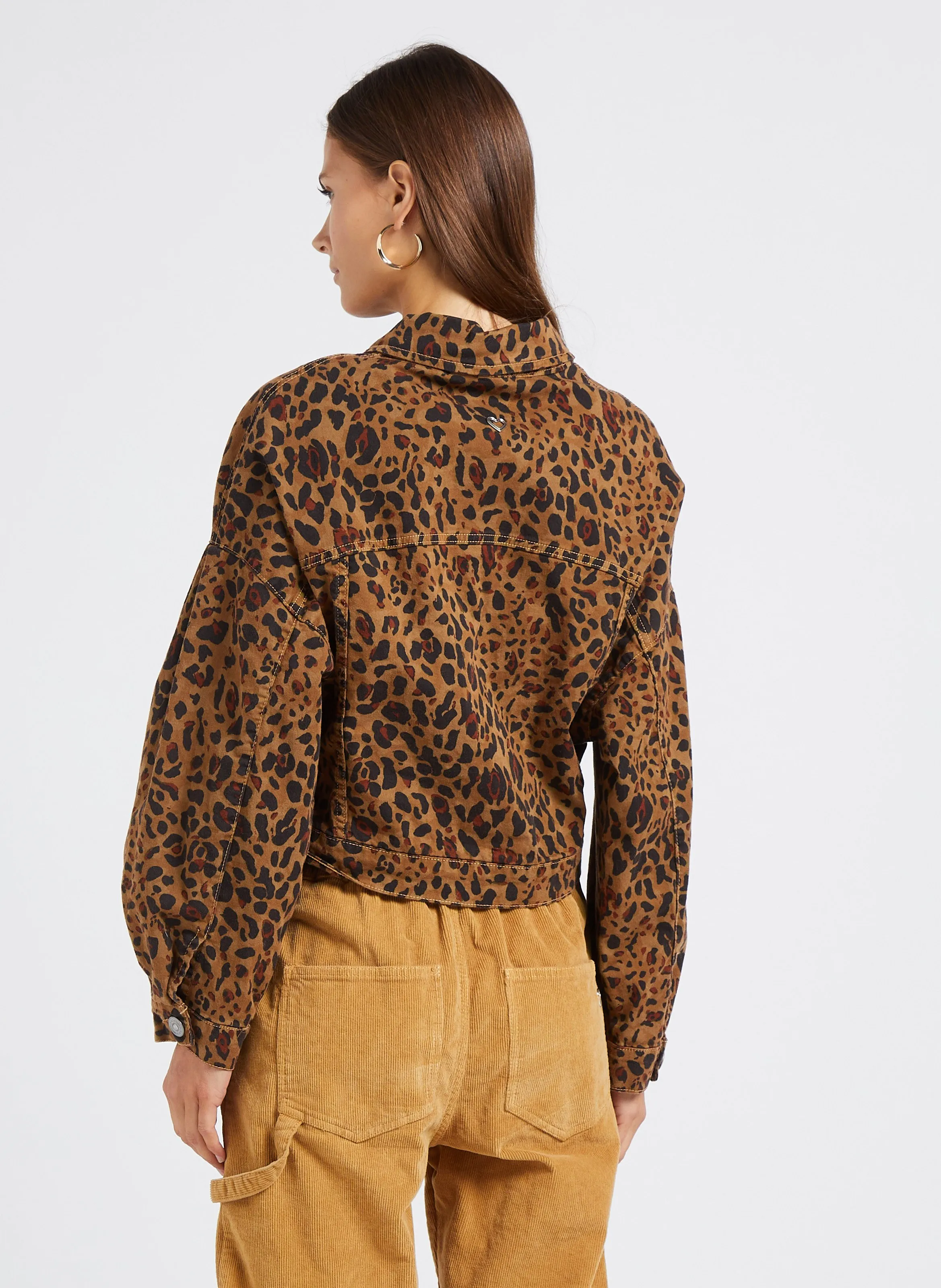  PLEASE   Giacca corta in cotone con motivo leopardato | Marrone