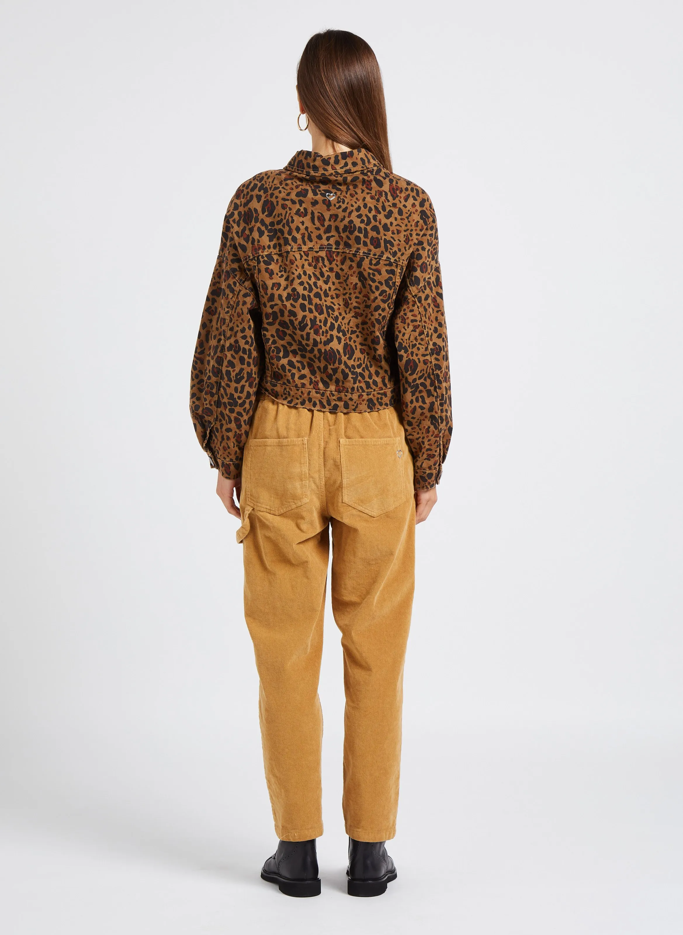  PLEASE   Giacca corta in cotone con motivo leopardato | Marrone