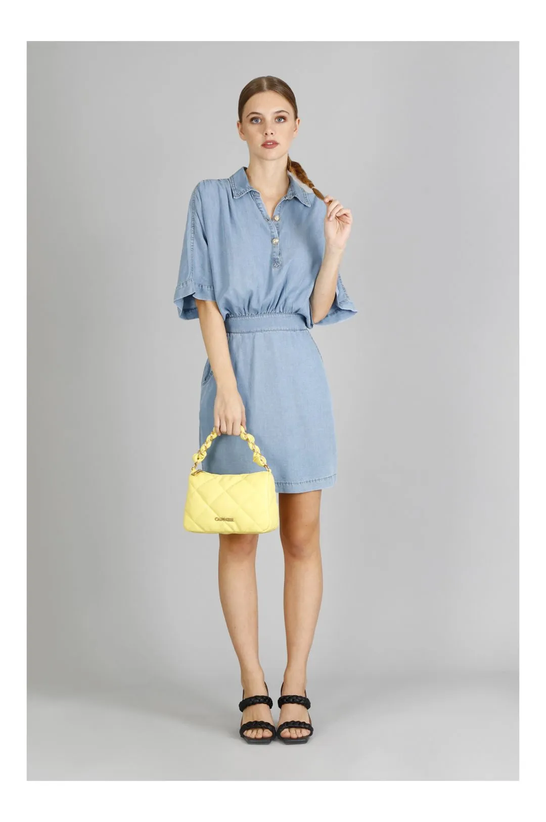 pochette in materiale morbido con trapuntatura romboidale giallo