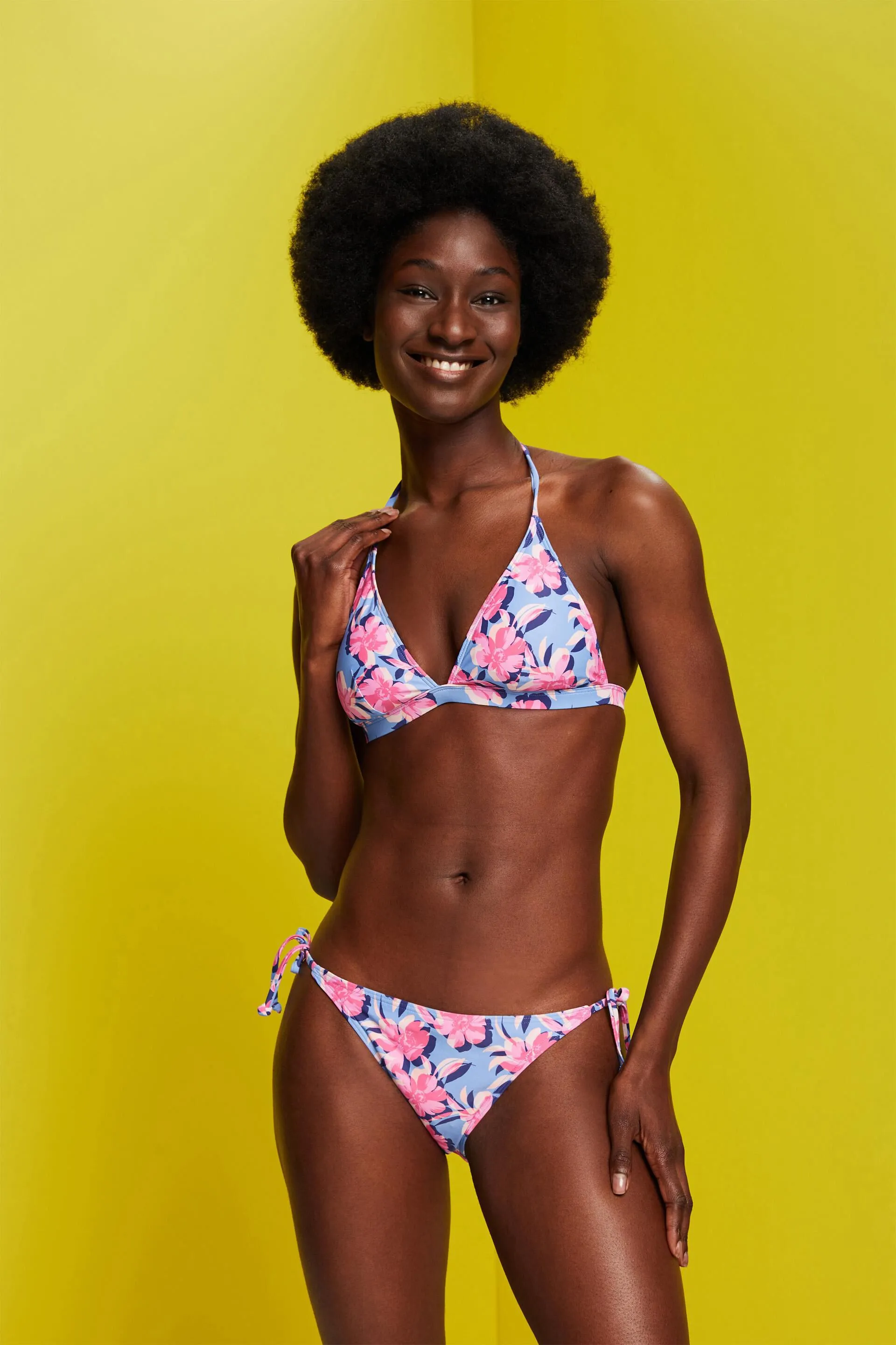 Riciclato: top da bikini imbottito con allacciatura al collo