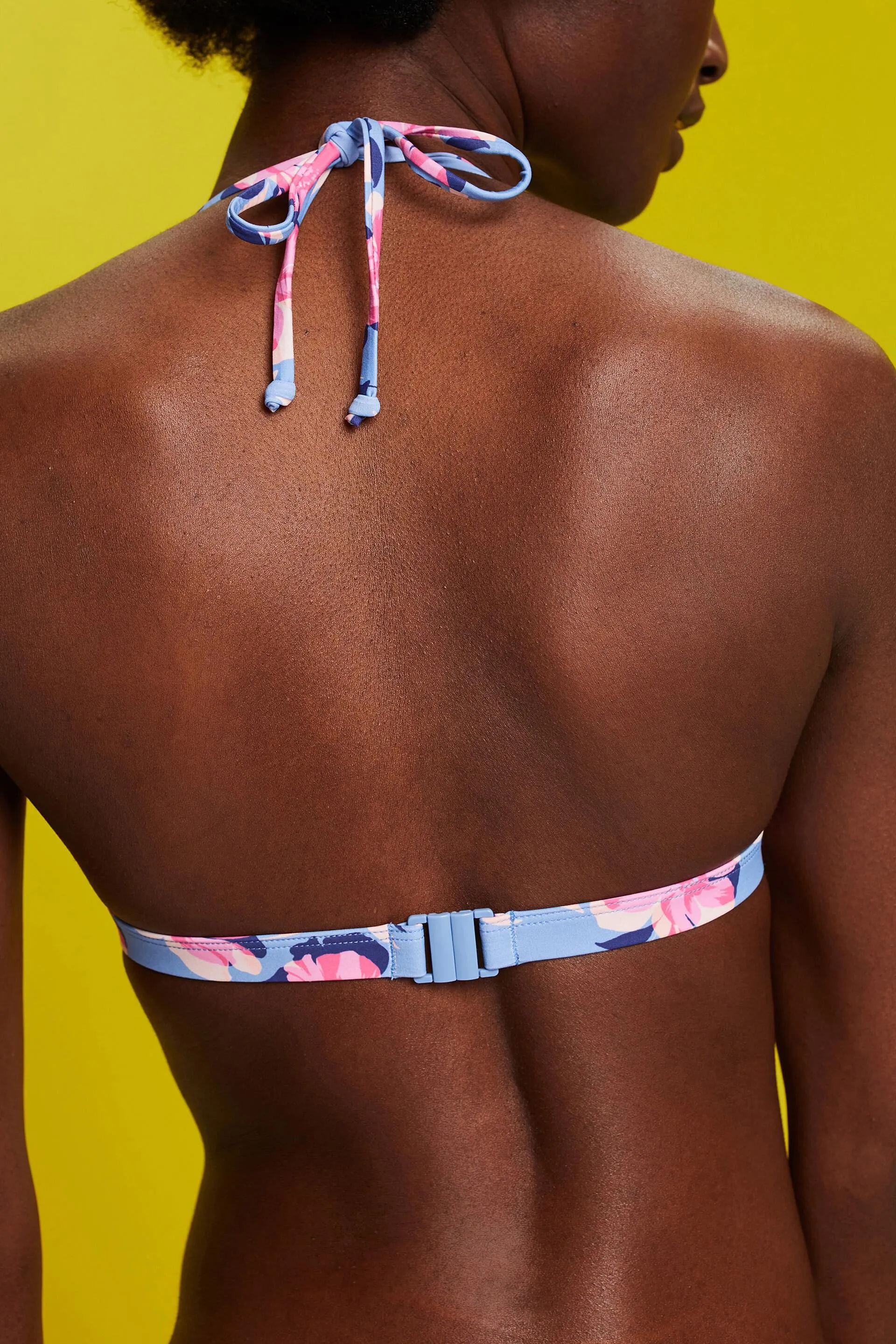 Riciclato: top da bikini imbottito con allacciatura al collo