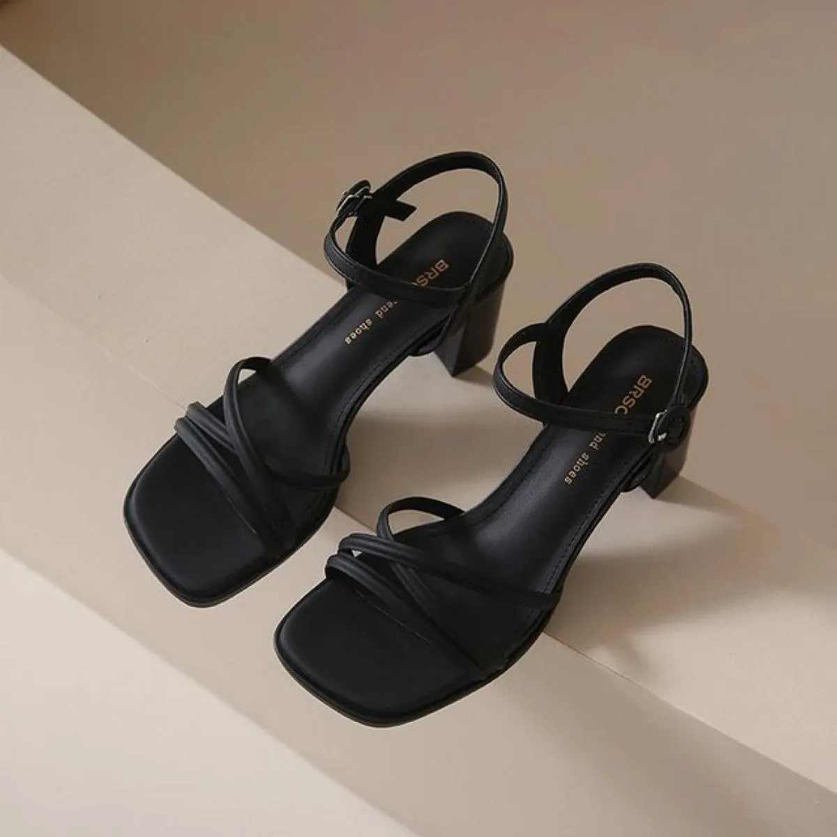 Sandali da donna Estate Nuove scarpe alte con tacco quadrato Sandali romani alla moda Pantofole da donna con punta aperta in bia