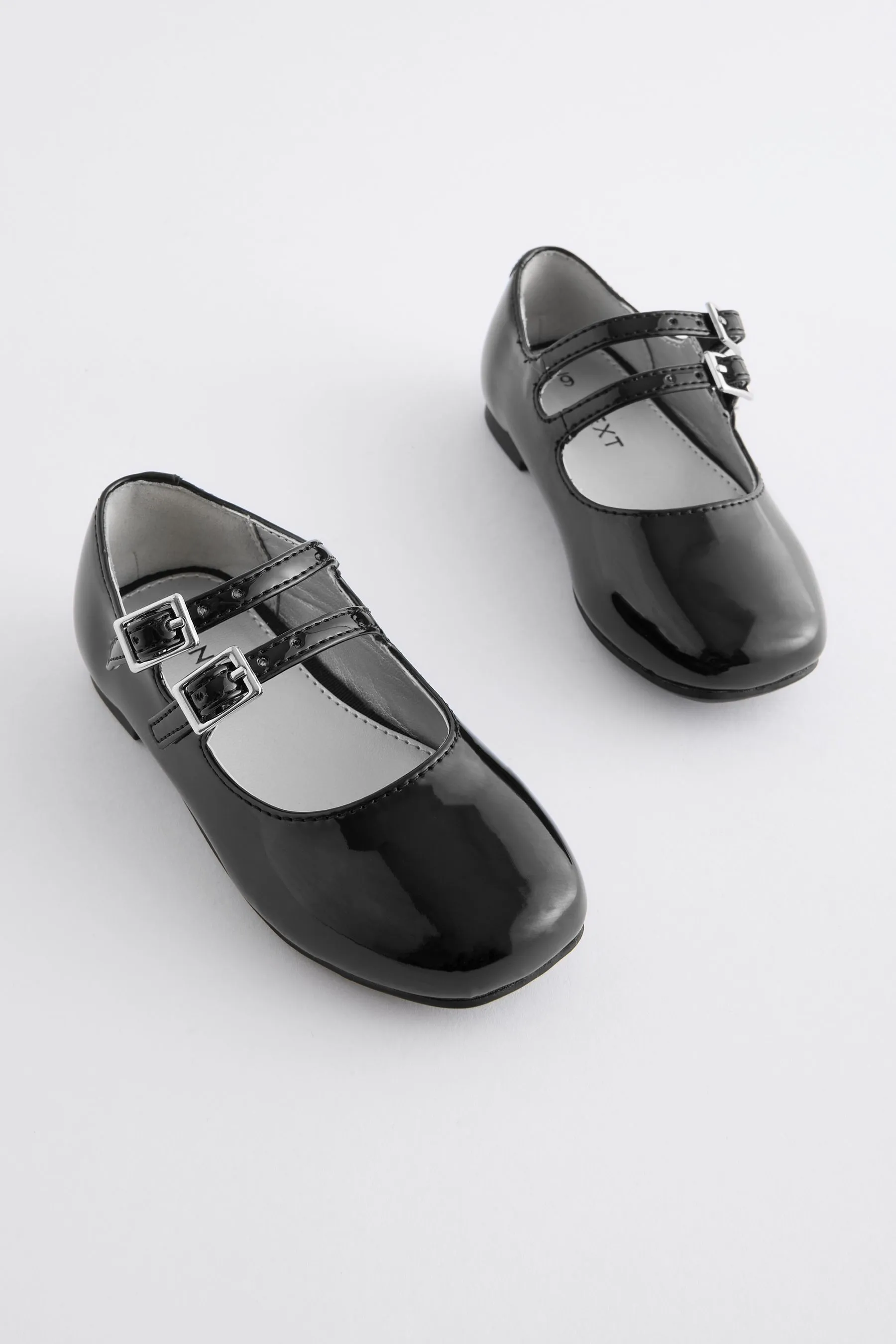 Scarpe con due cinturini    