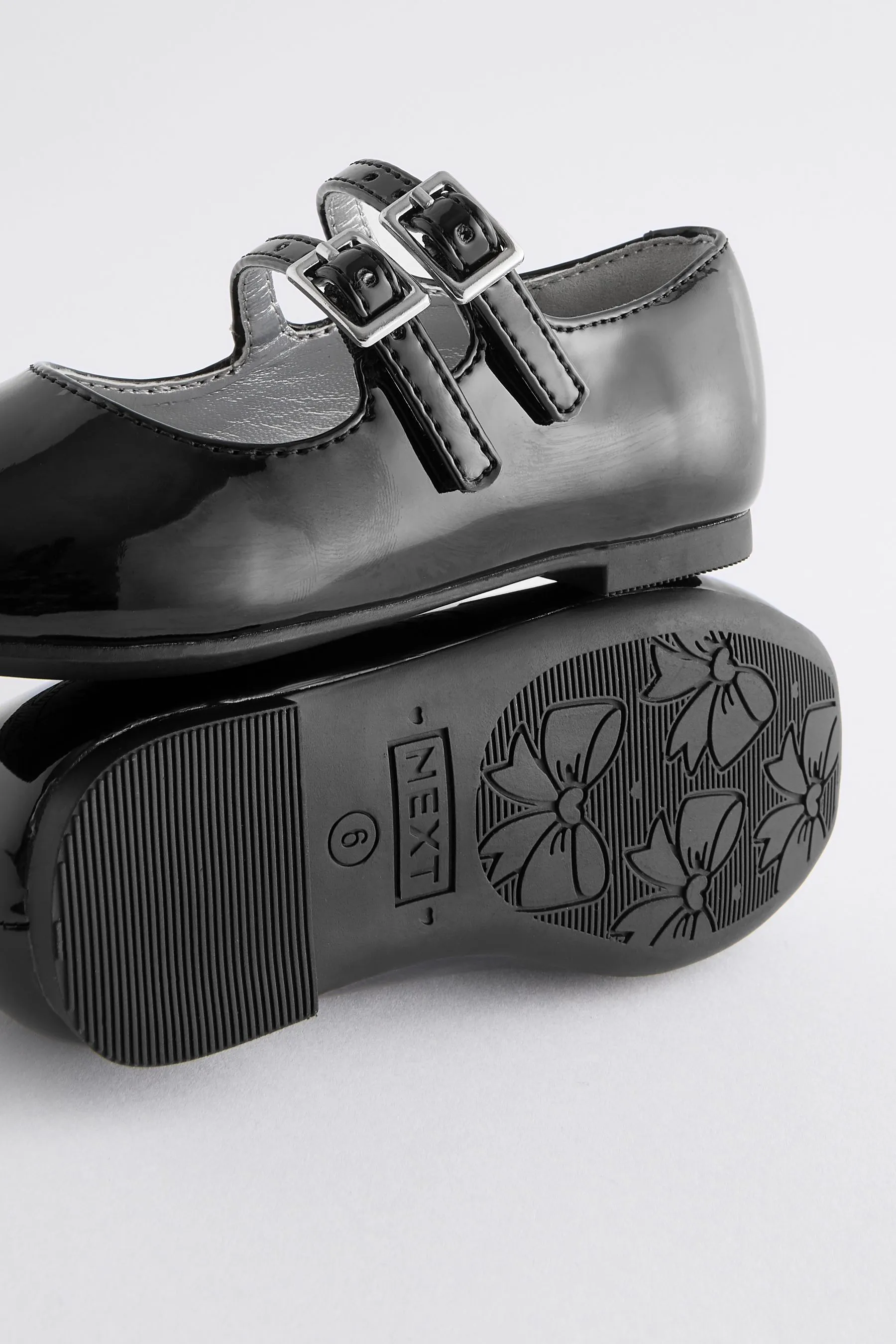 Scarpe con due cinturini    
