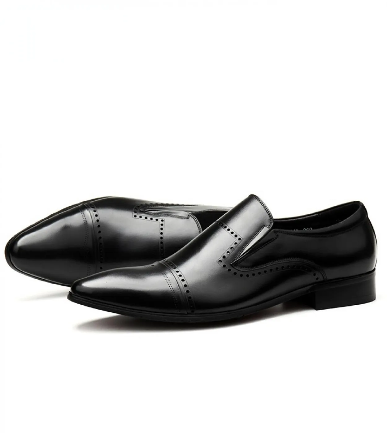 Scarpe eleganti derby da uomo di lusso Marca vera pelle Nuovo design fatto a mano Slip On Pointed Toe Man Wedding Business Loafe