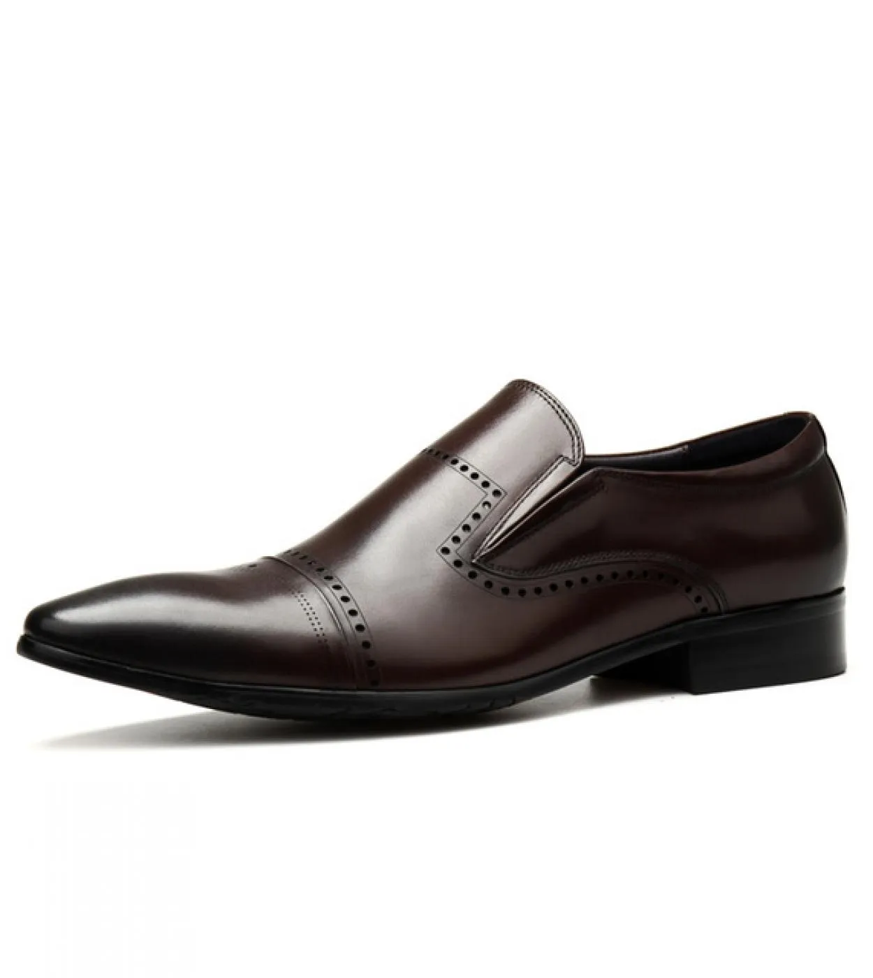 Scarpe eleganti derby da uomo di lusso Marca vera pelle Nuovo design fatto a mano Slip On Pointed Toe Man Wedding Business Loafe