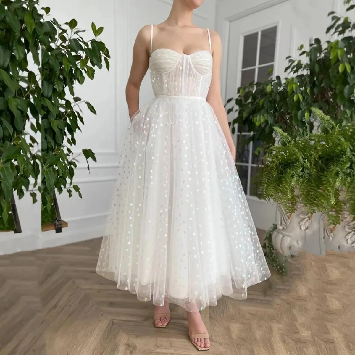 Semplice abito da ballo bianco con cinturino per spaghetti, abito da pattuglia in tulle, abito da sera a linea elegante, elegant