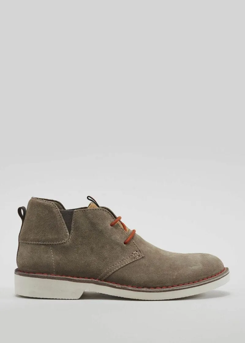 Stringate in pelle scamosciata