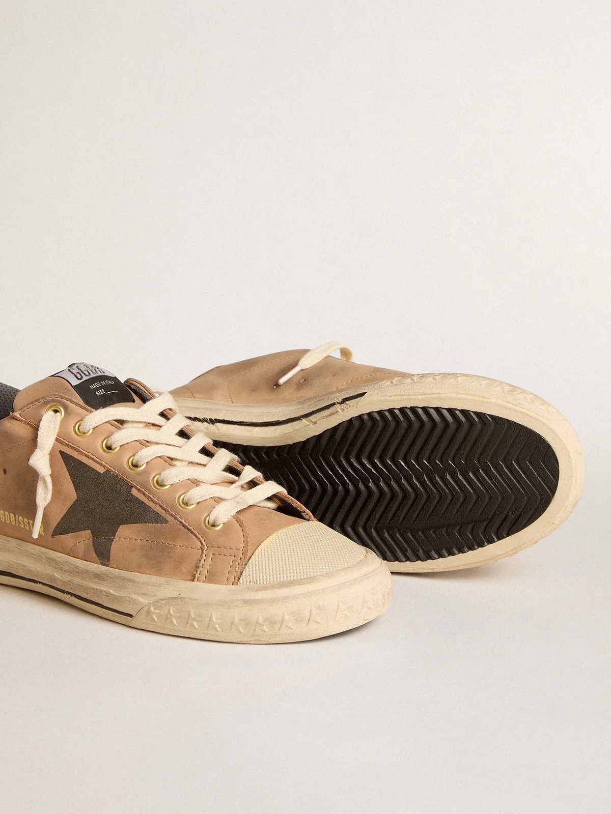 Super-Star in nabuk beige con stella stampata nera e talloncino in pelle